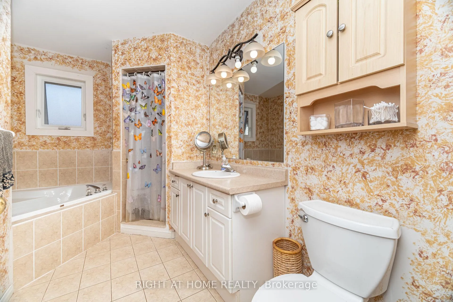 Photo 32 of 1316 Inglehart Drive, Burlington, Tansley — HOMEH