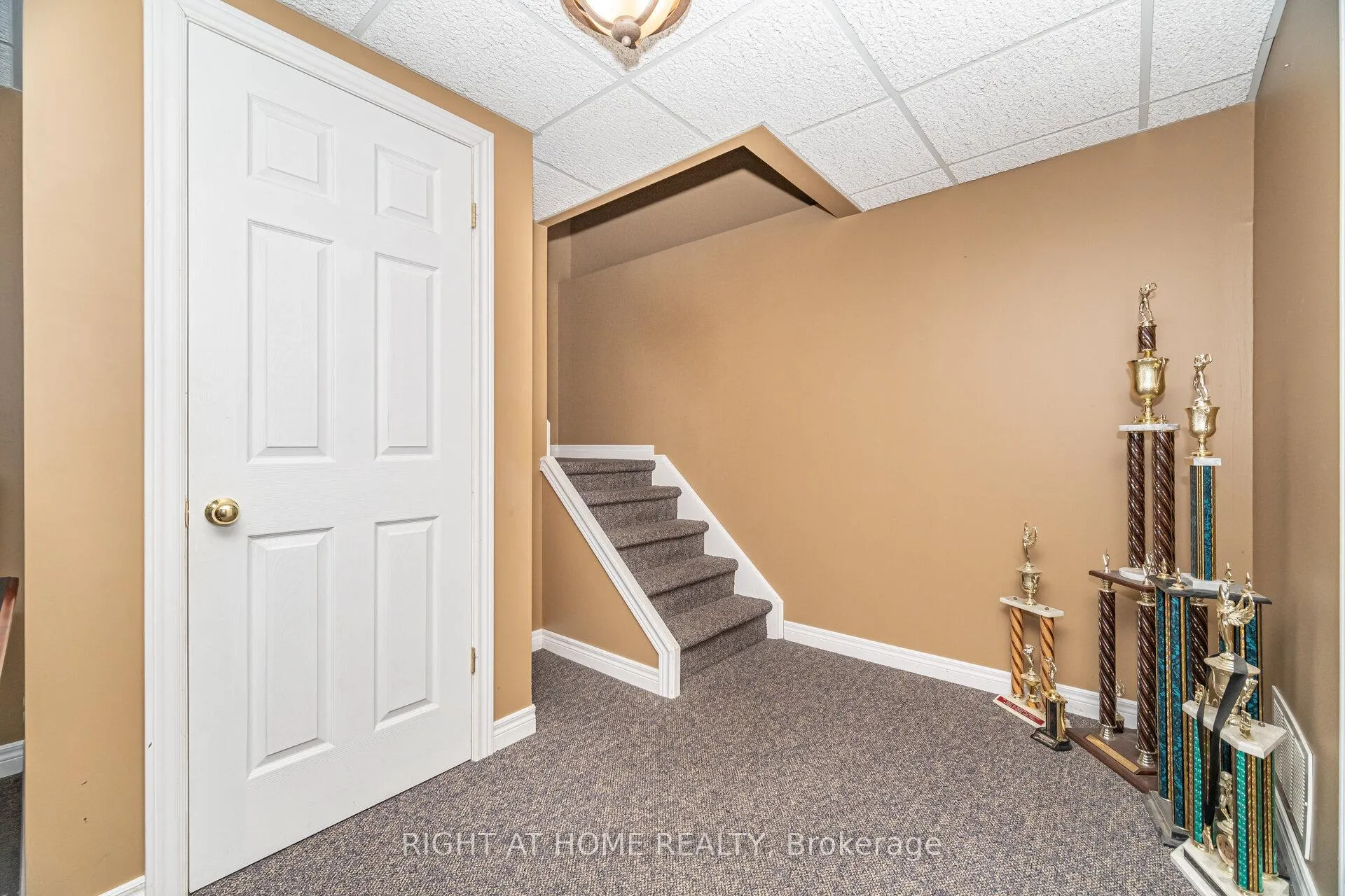 Photo 37 of 1316 Inglehart Drive, Burlington, Tansley — HOMEH