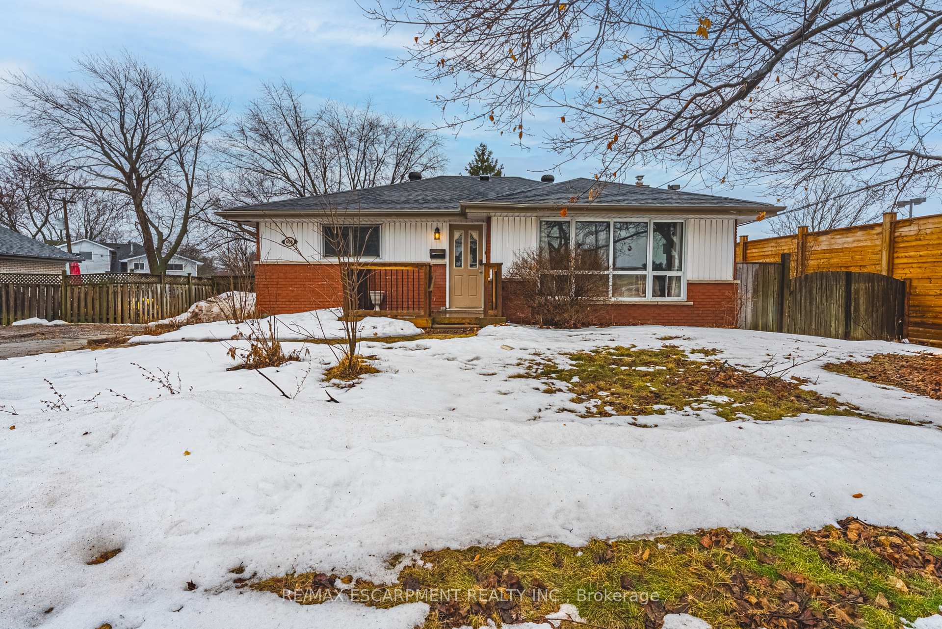 Photo 2 of 406 Appleby Line, Burlington, Shoreacres — HOMEH