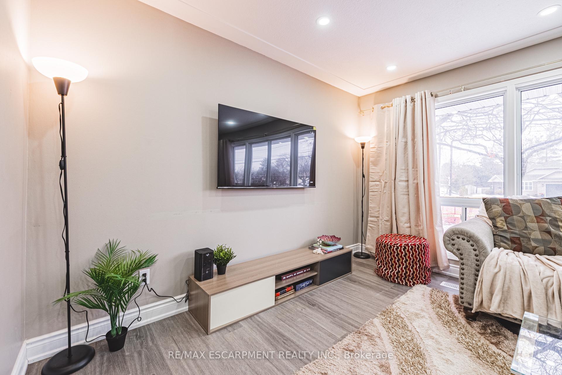 Photo 10 of 406 Appleby Line, Burlington, Shoreacres — HOMEH