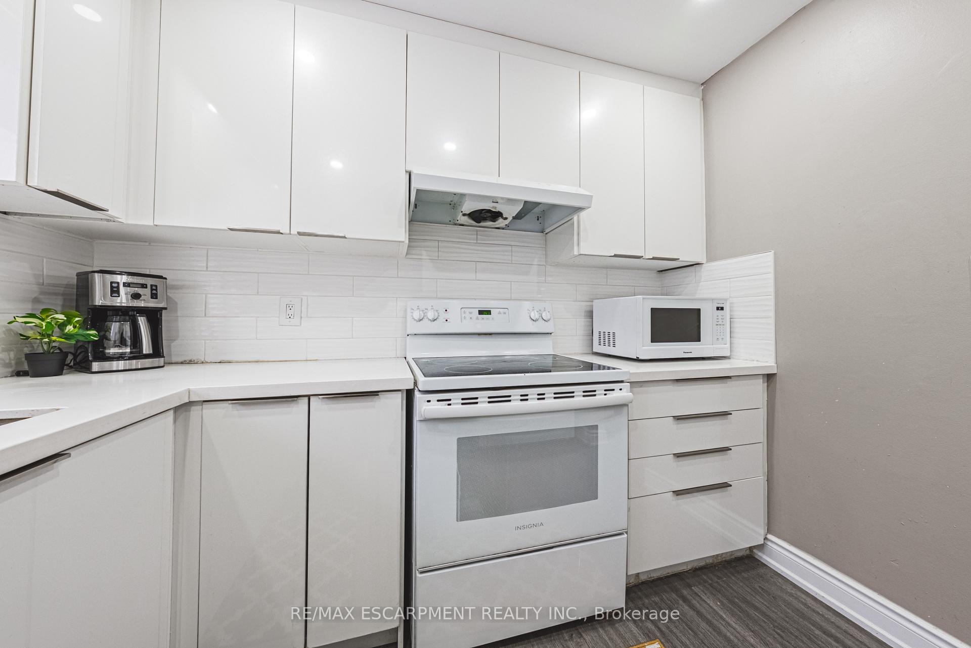 Photo 17 of 406 Appleby Line, Burlington, Shoreacres — HOMEH