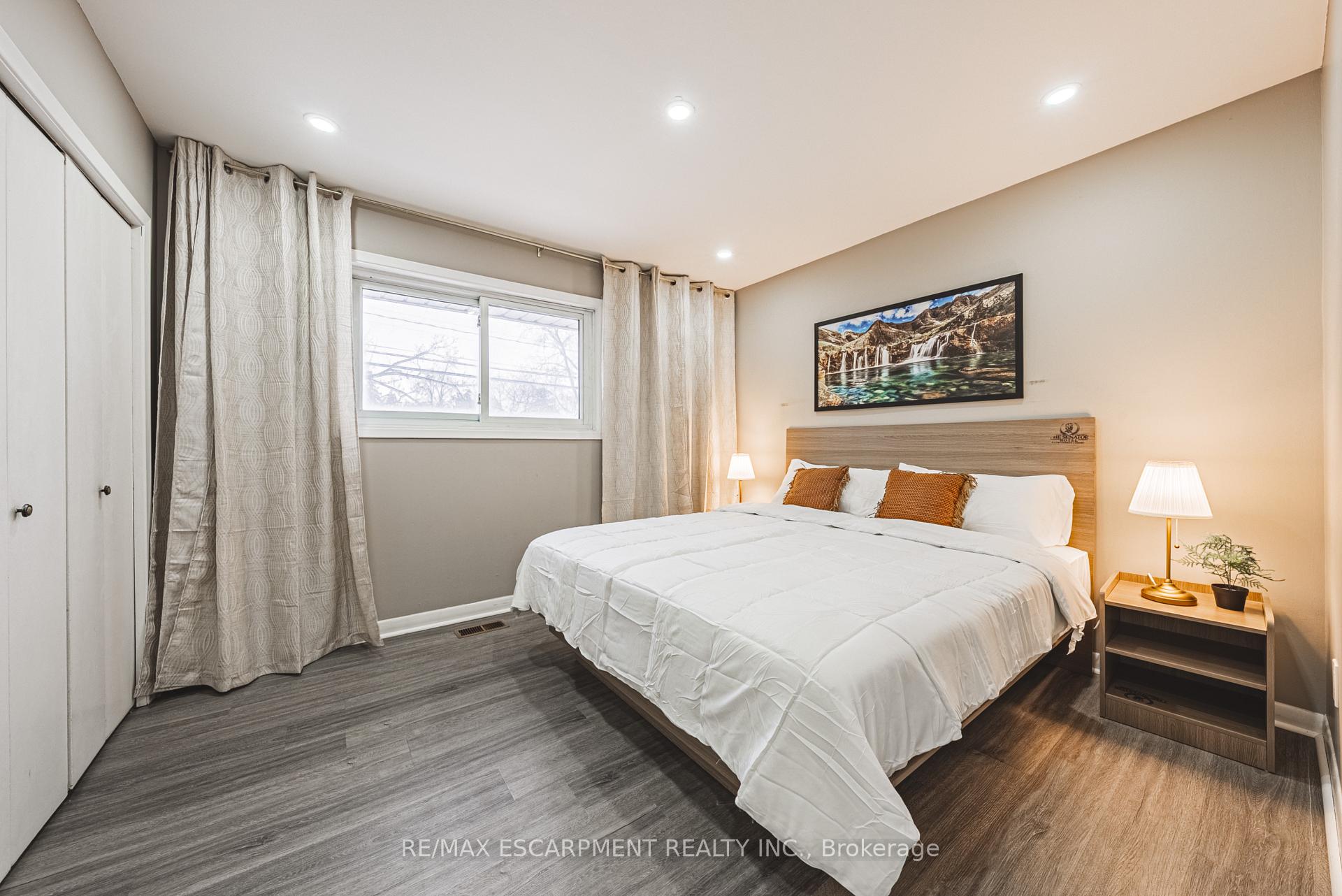 Photo 21 of 406 Appleby Line, Burlington, Shoreacres — HOMEH