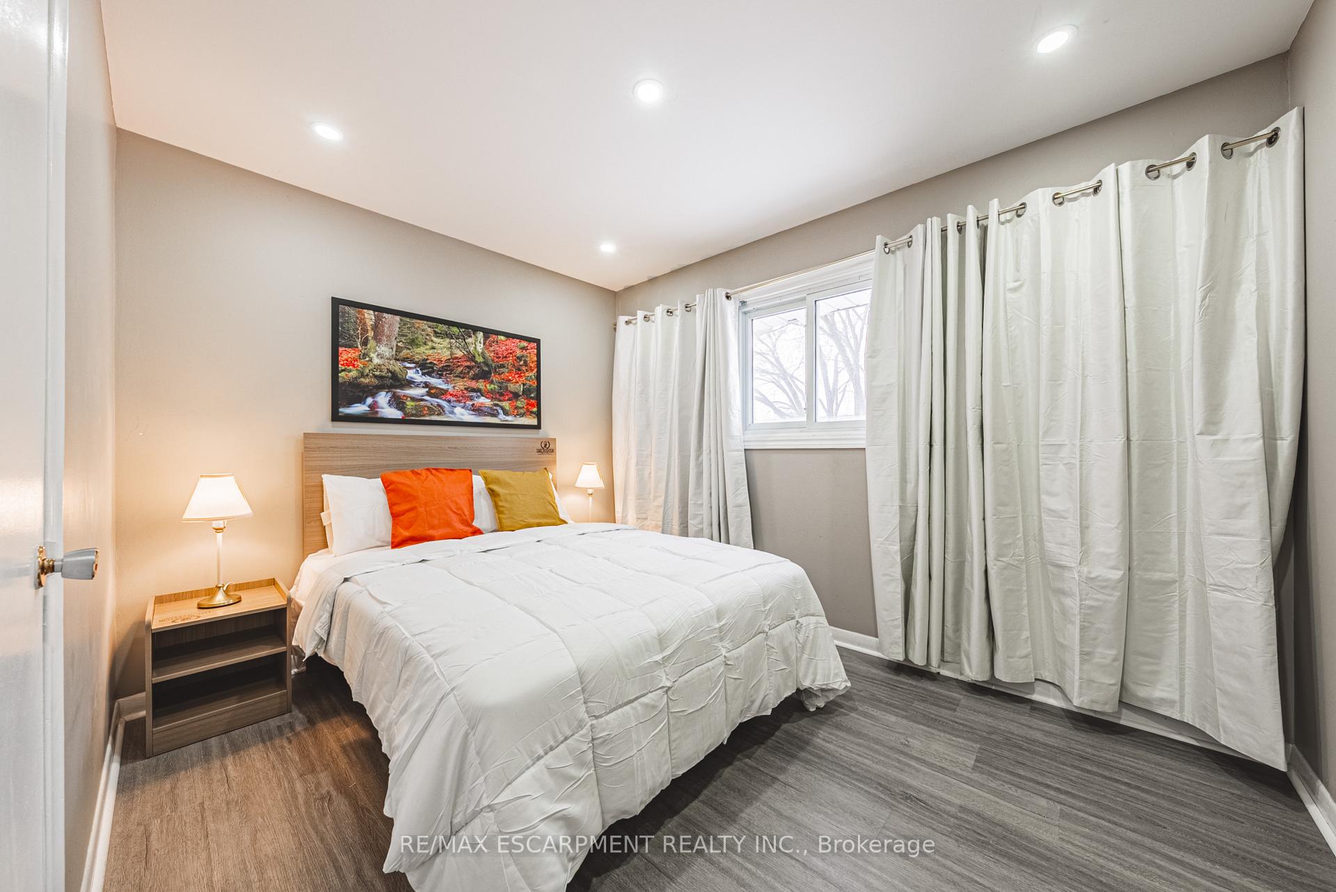 Photo 23 of 406 Appleby Line, Burlington, Shoreacres — HOMEH