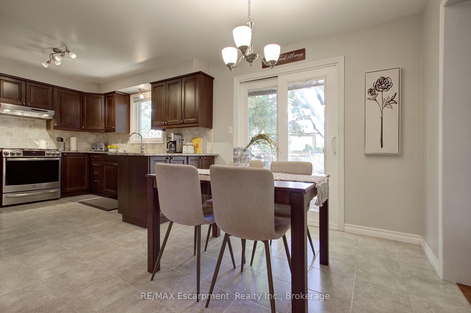 Photo 14 of 3415 Bristol Drive, Burlington, Palmer — HOMEH