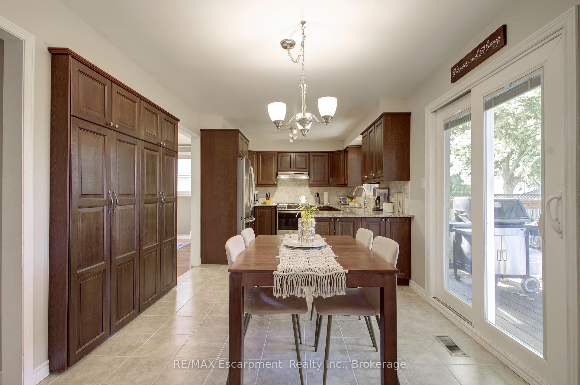 Photo 15 of 3415 Bristol Drive, Burlington, Palmer — HOMEH
