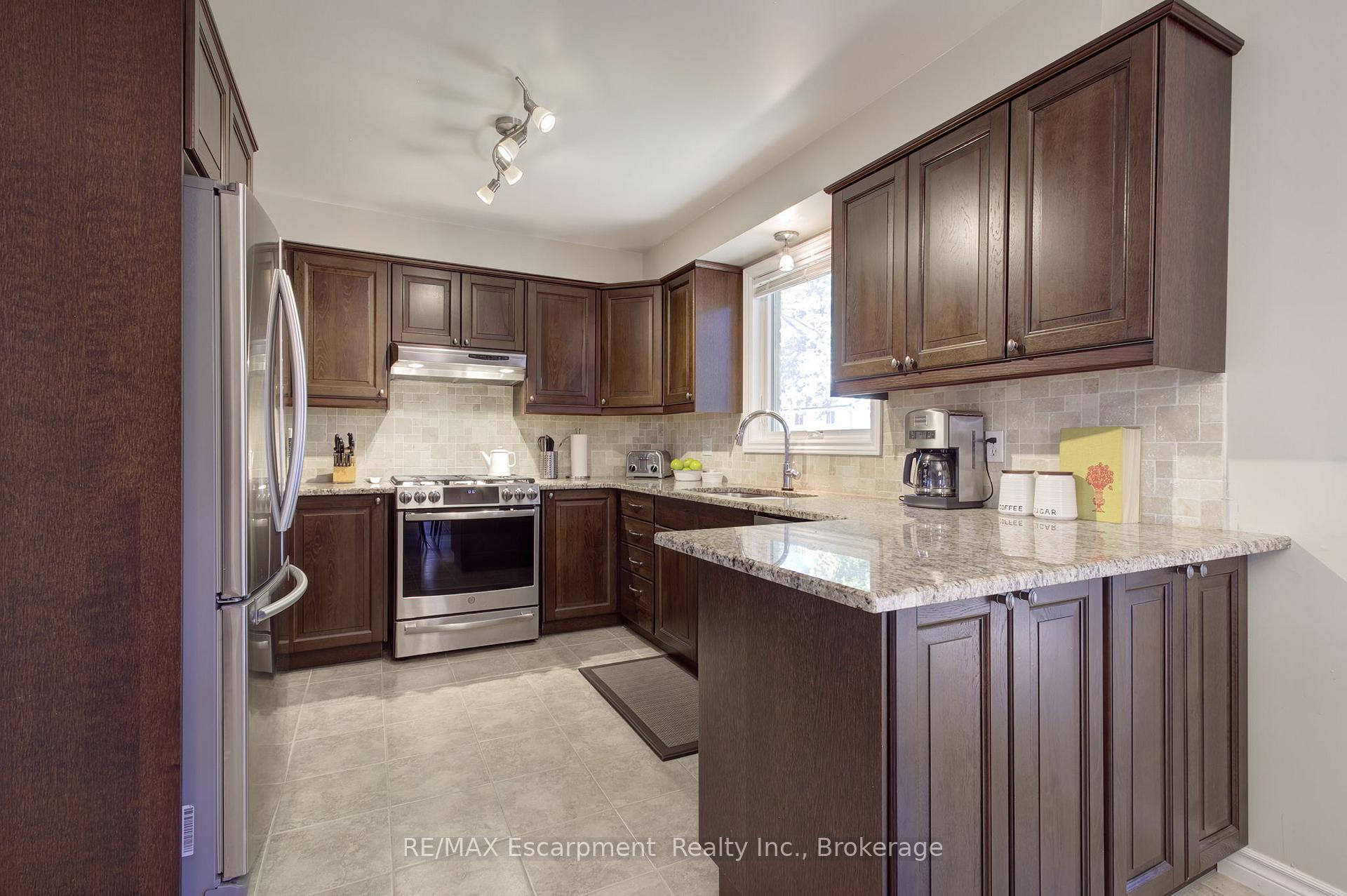 Photo 16 of 3415 Bristol Drive, Burlington, Palmer — HOMEH