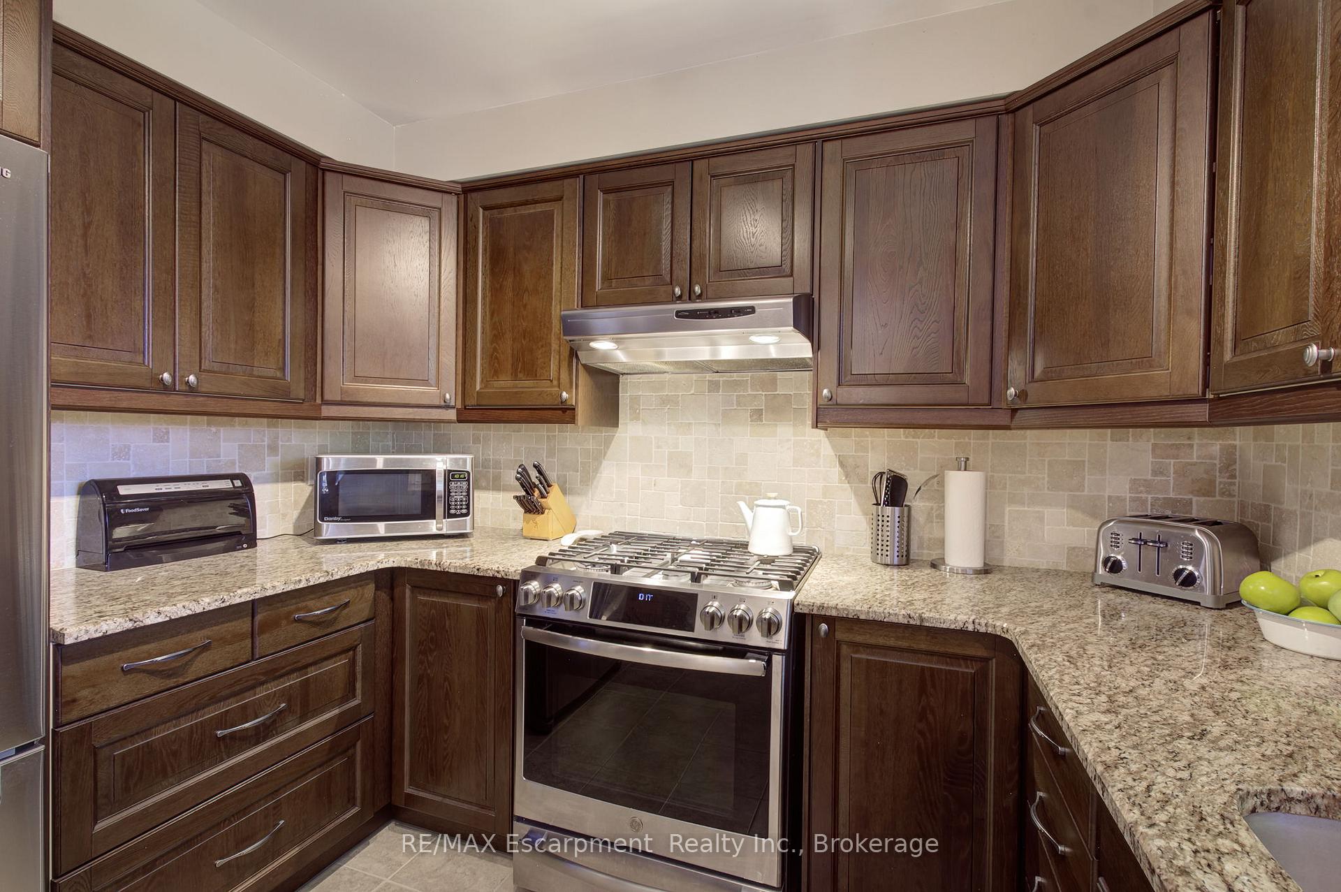 Photo 18 of 3415 Bristol Drive, Burlington, Palmer — HOMEH