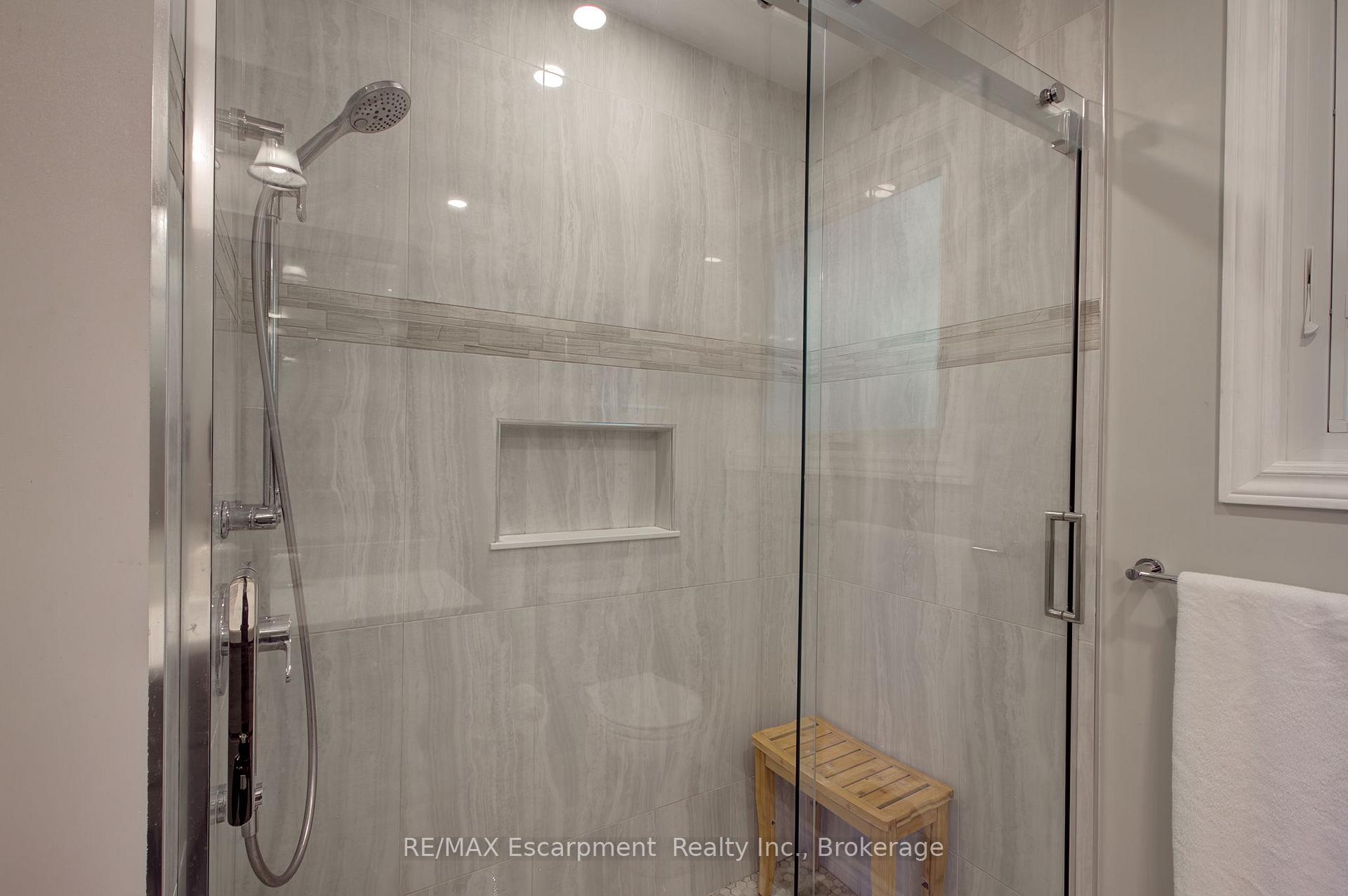 Photo 31 of 3415 Bristol Drive, Burlington, Palmer — HOMEH
