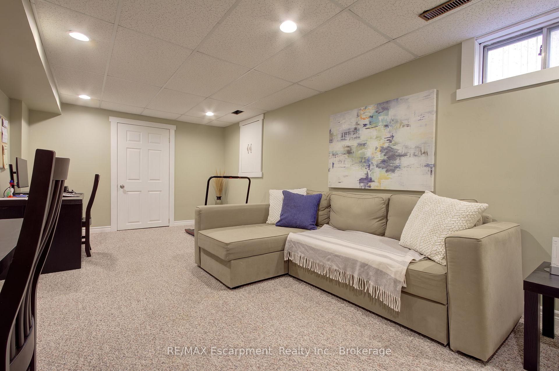 Photo 39 of 3415 Bristol Drive, Burlington, Palmer — HOMEH