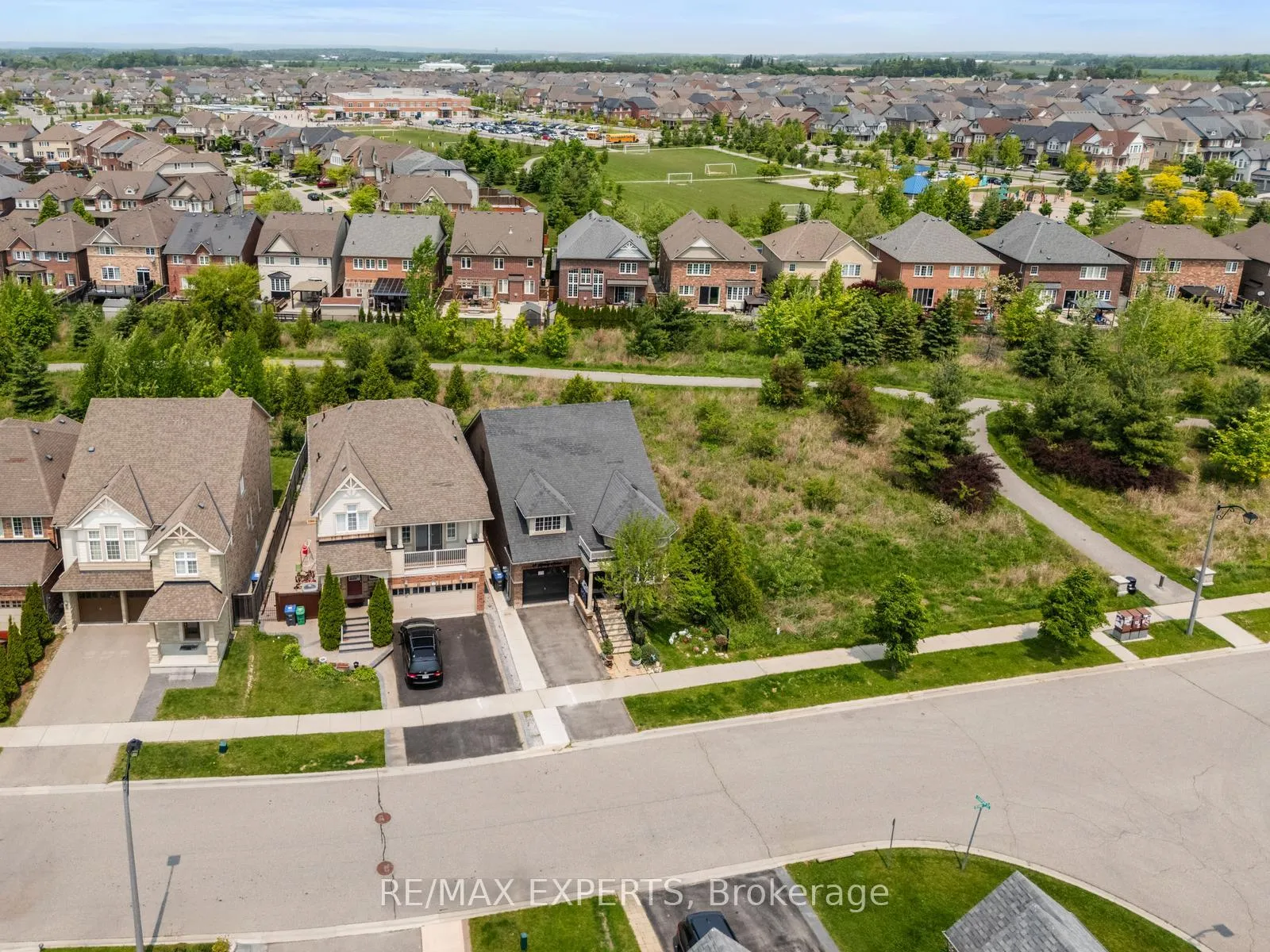 Photo 2 of 24 Kearny Avenue, Caledon, Rural Caledon — HOMEH