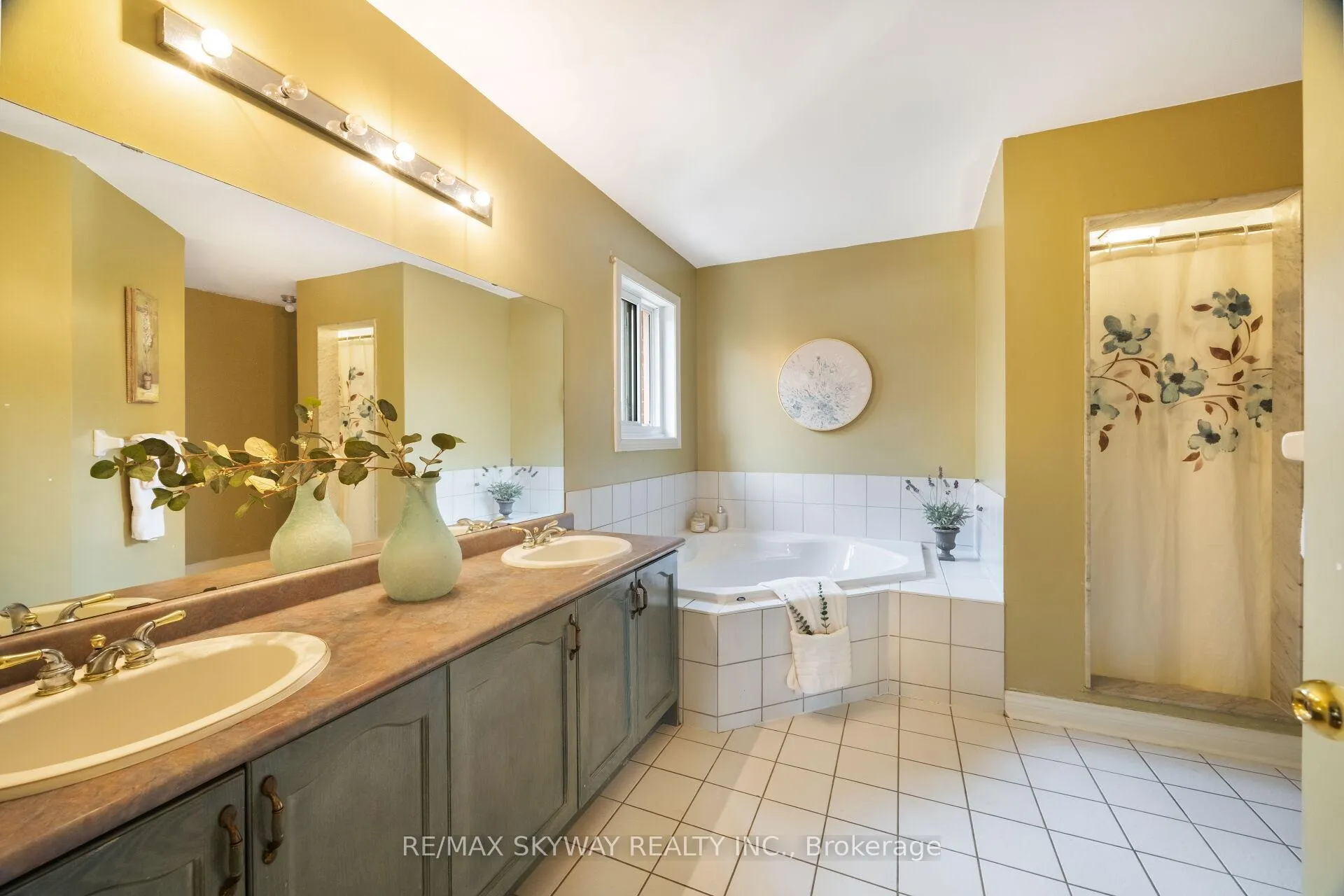 Photo 345 of 57 Banington Crescent, Brampton, Snelgrove — HOMEH