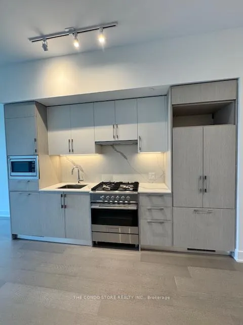 Photo 3 of Unit 905, 8 Manor Road W, Toronto, Yonge-Eglinton — HOMEH
