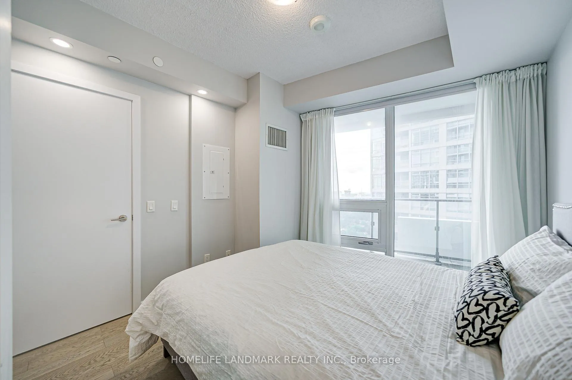 Photo 28 of Unit 2304, 2221 Yonge Street, Toronto, Mount Pleasant West — HOMEH