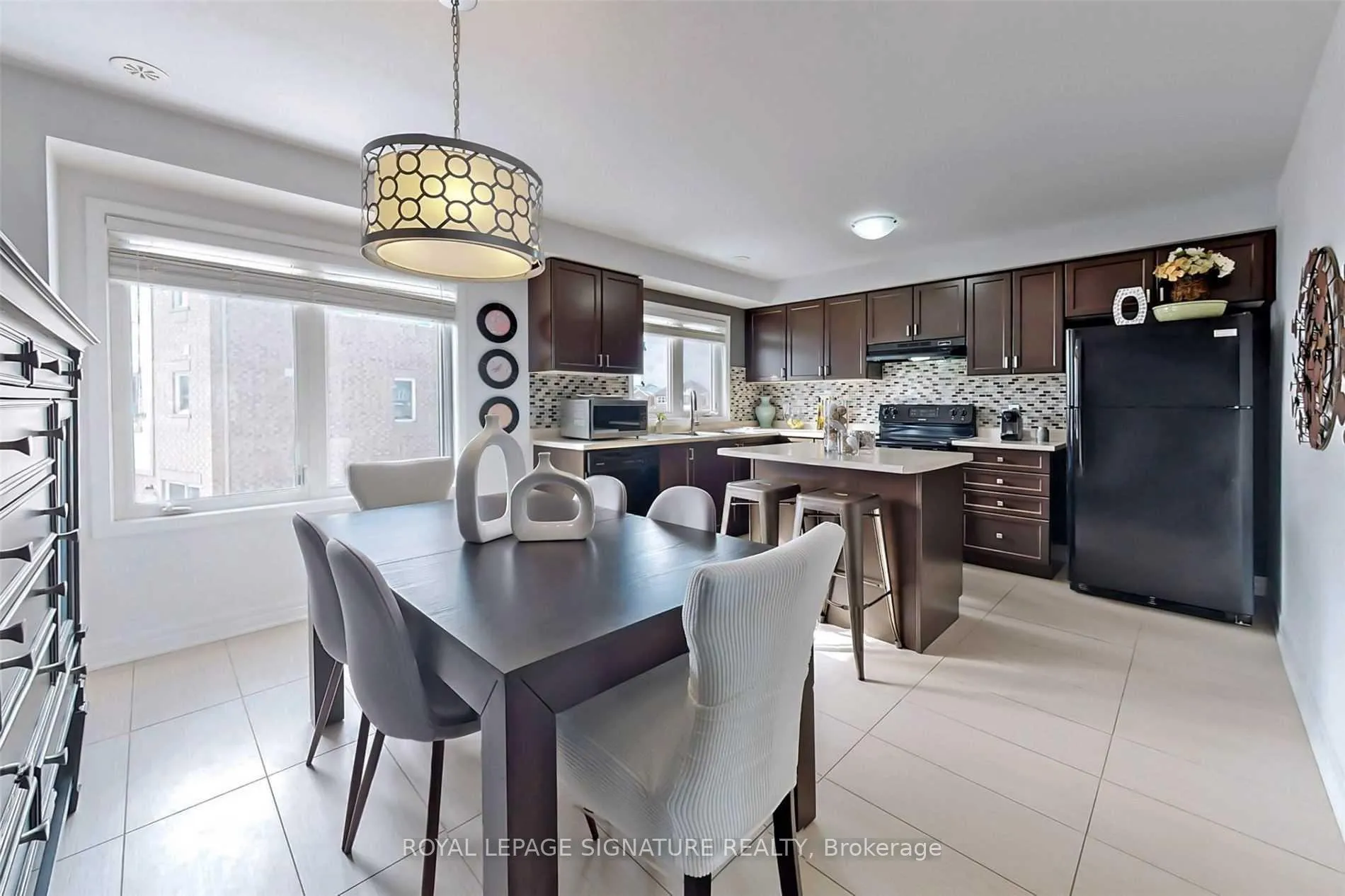 Photo 12 of 26 Betterton Crescent, Brampton, Northwest Brampton — HOMEH