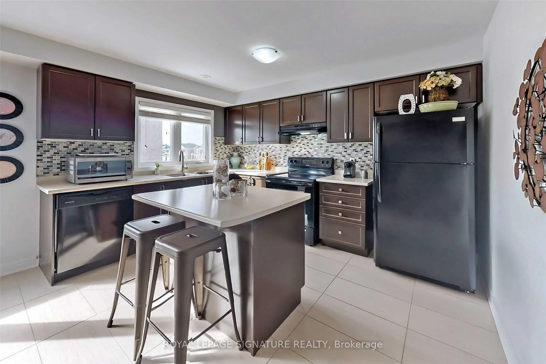 Photo 13 of 26 Betterton Crescent, Brampton, Northwest Brampton — HOMEH