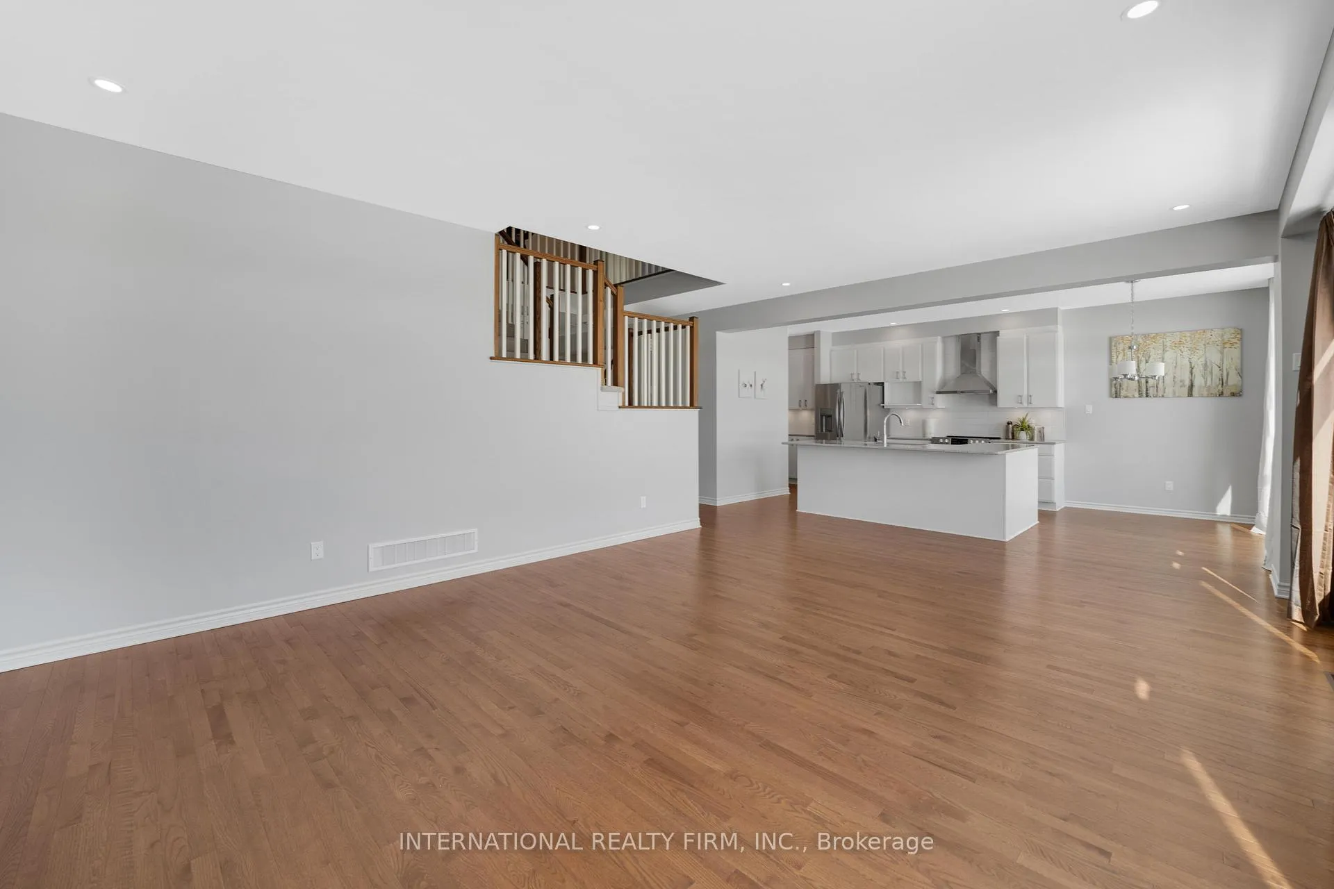 Photo 10 of 696 Moonflower Crescent, Ottawa, Blossom Park/Kemp Park/Findlay Creek — HOMEH