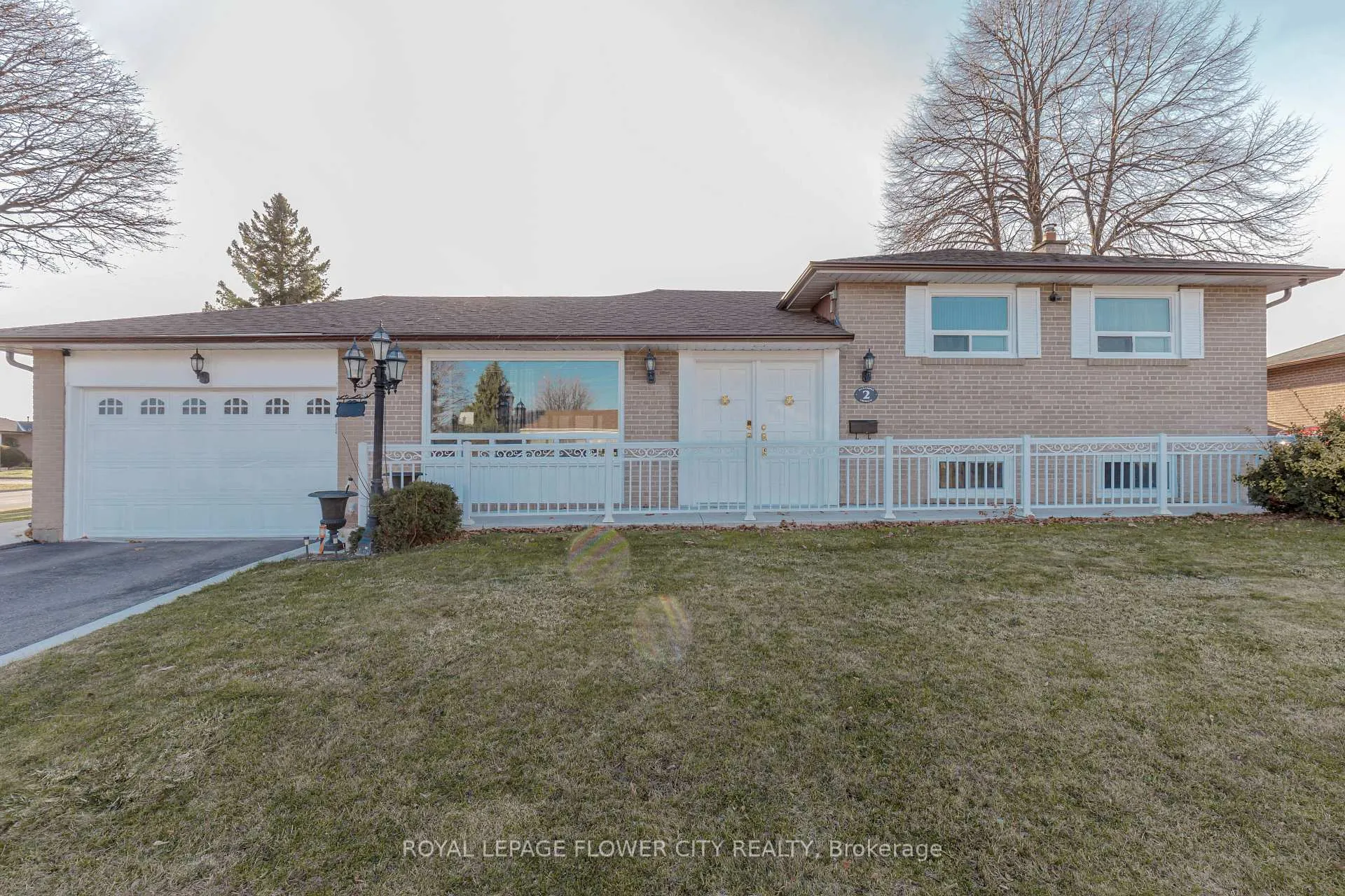 Photo 5 of 2 Alexandria Crescent, Brampton, Avondale — HOMEH