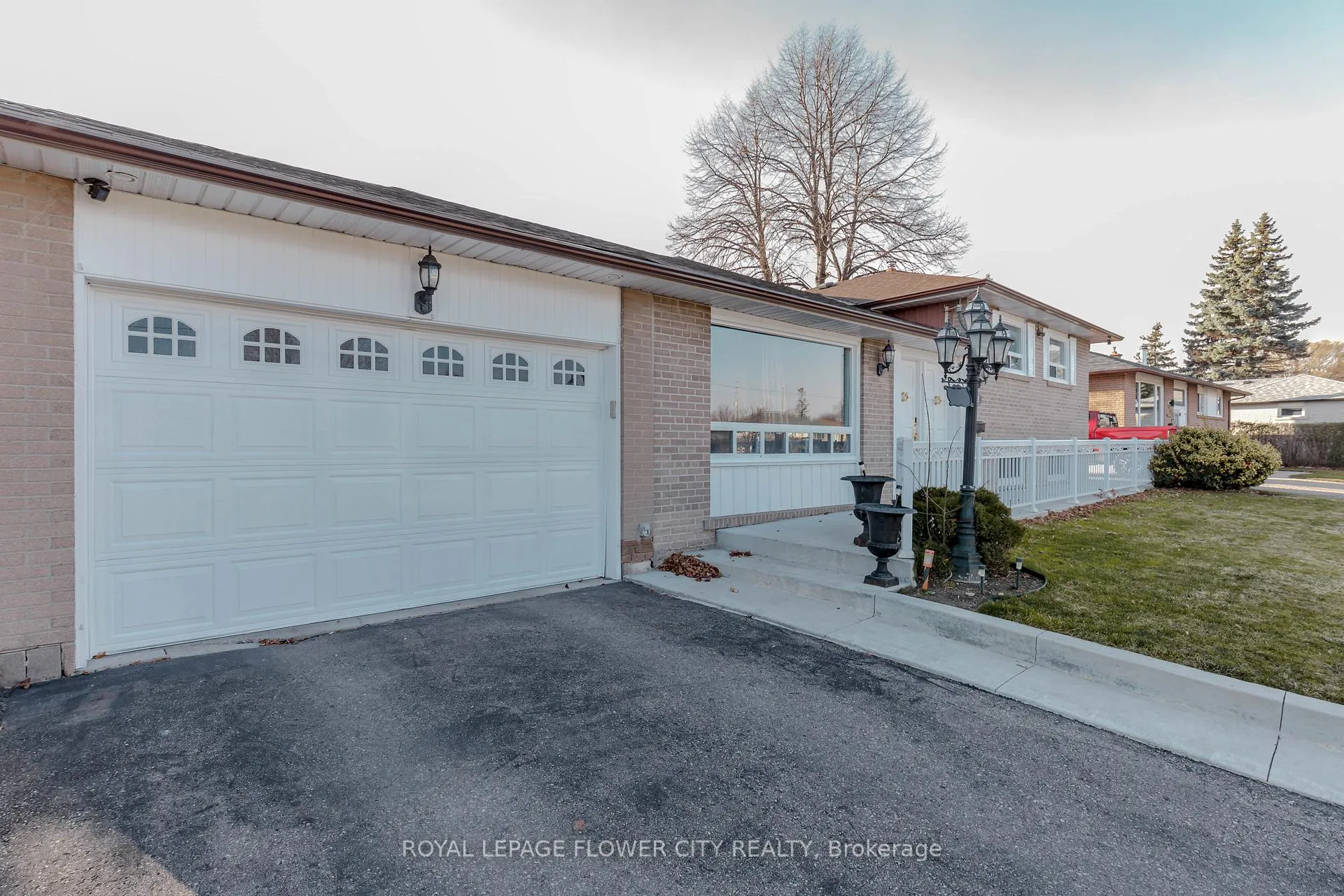 Photo 6 of 2 Alexandria Crescent, Brampton, Avondale — HOMEH