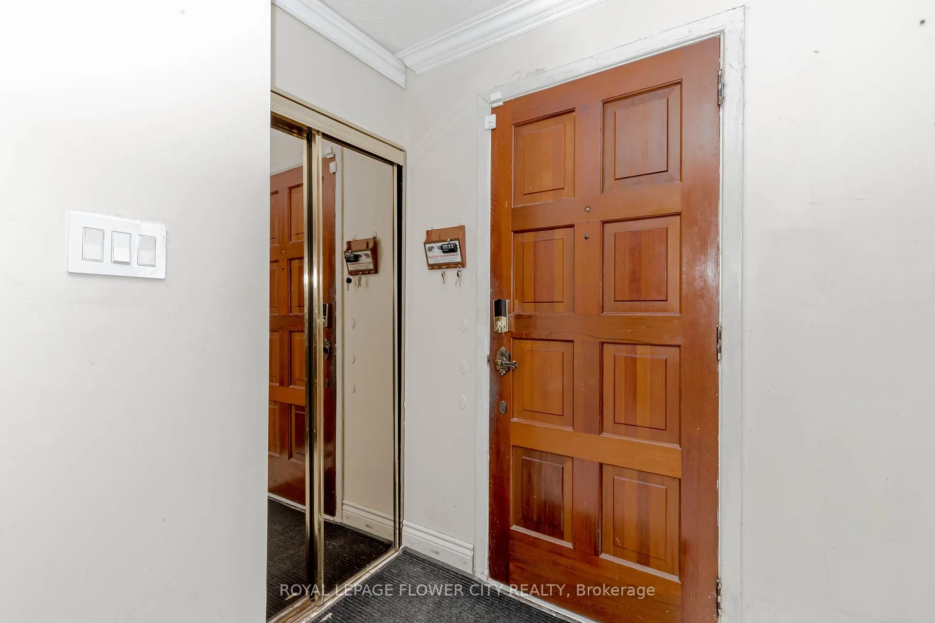 Photo 9 of 2 Alexandria Crescent, Brampton, Avondale — HOMEH