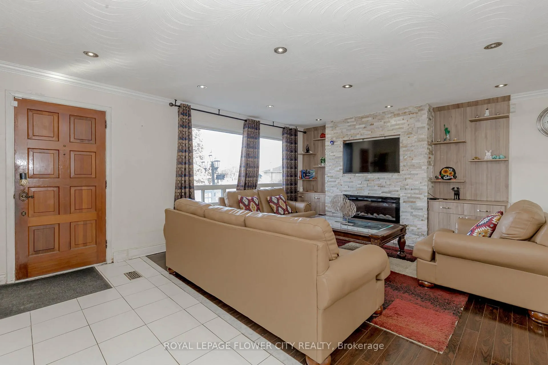 Photo 11 of 2 Alexandria Crescent, Brampton, Avondale — HOMEH