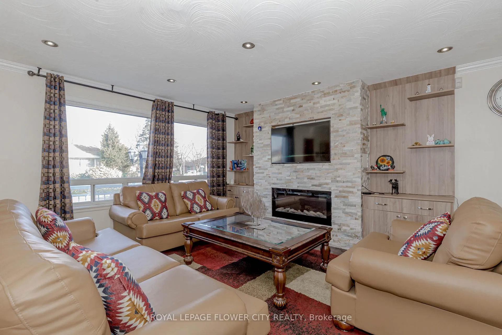 Photo 12 of 2 Alexandria Crescent, Brampton, Avondale — HOMEH