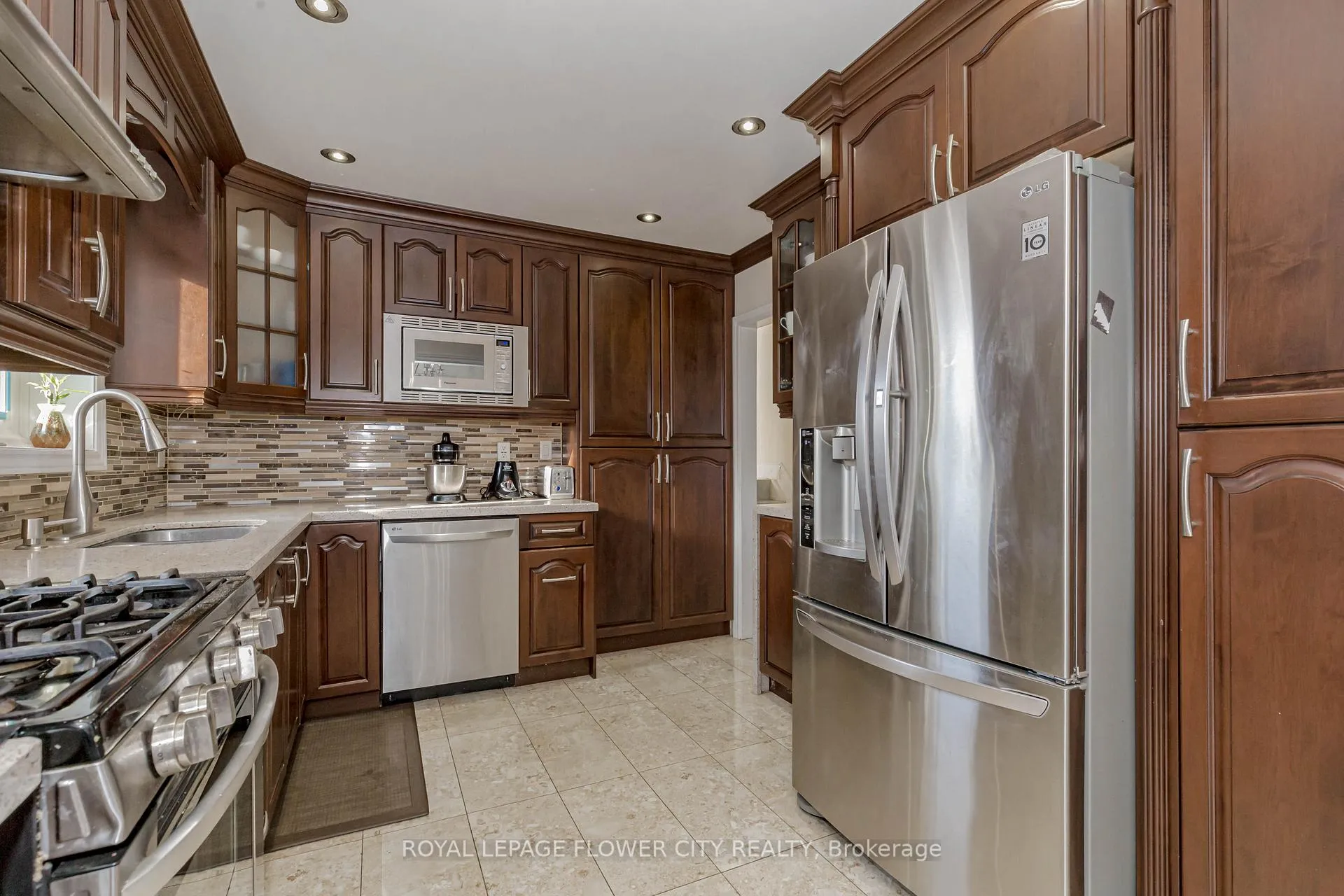 Photo 16 of 2 Alexandria Crescent, Brampton, Avondale — HOMEH