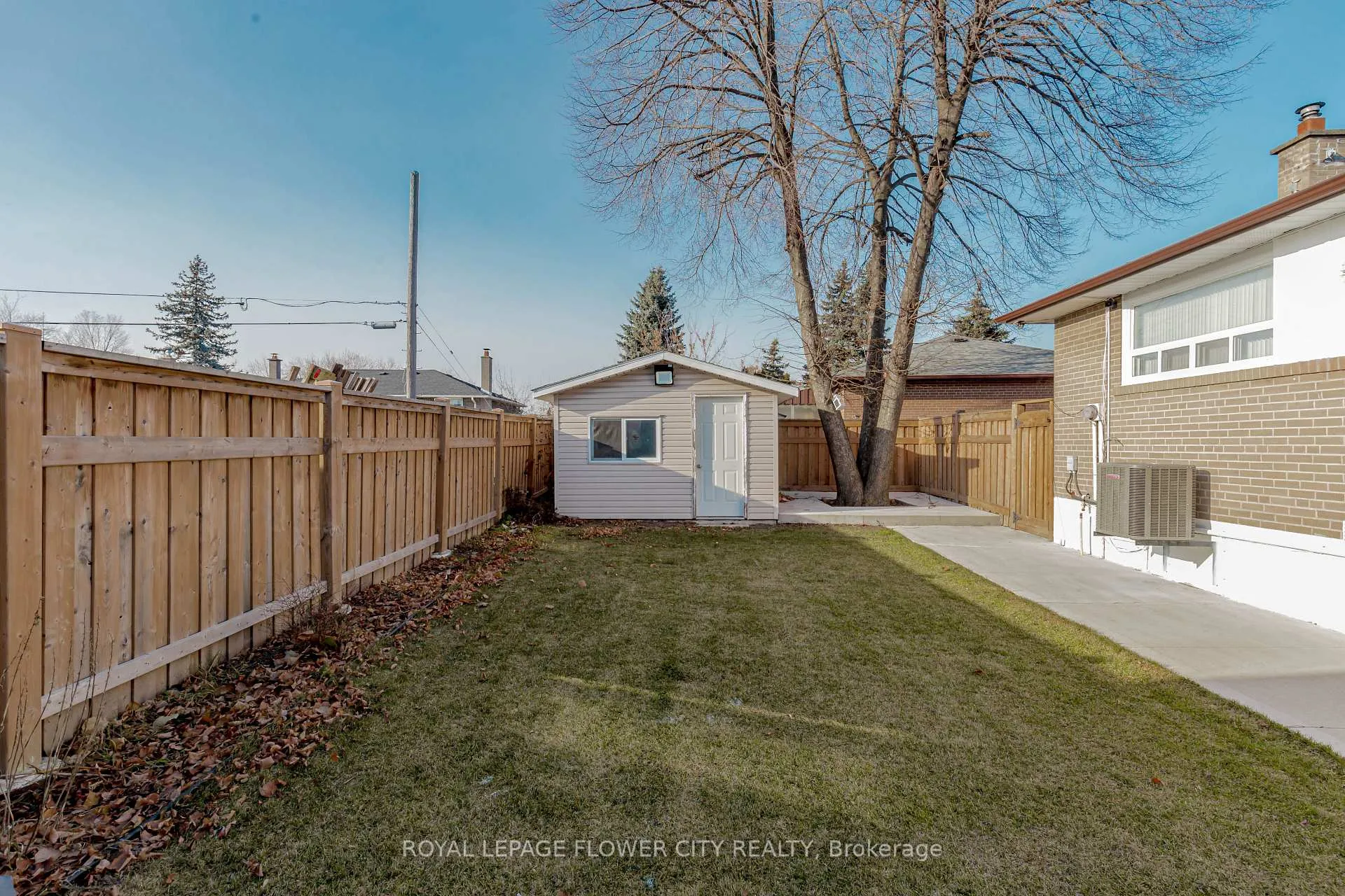 Photo 38 of 2 Alexandria Crescent, Brampton, Avondale — HOMEH