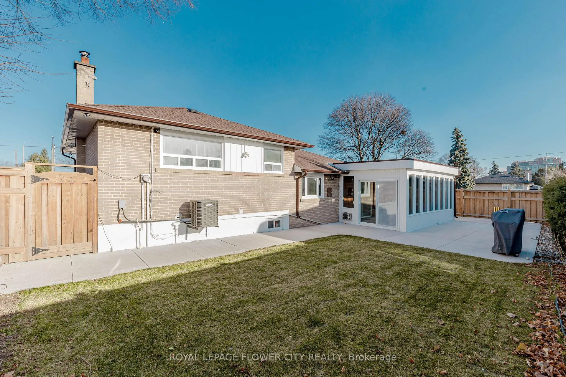 Photo 40 of 2 Alexandria Crescent, Brampton, Avondale — HOMEH