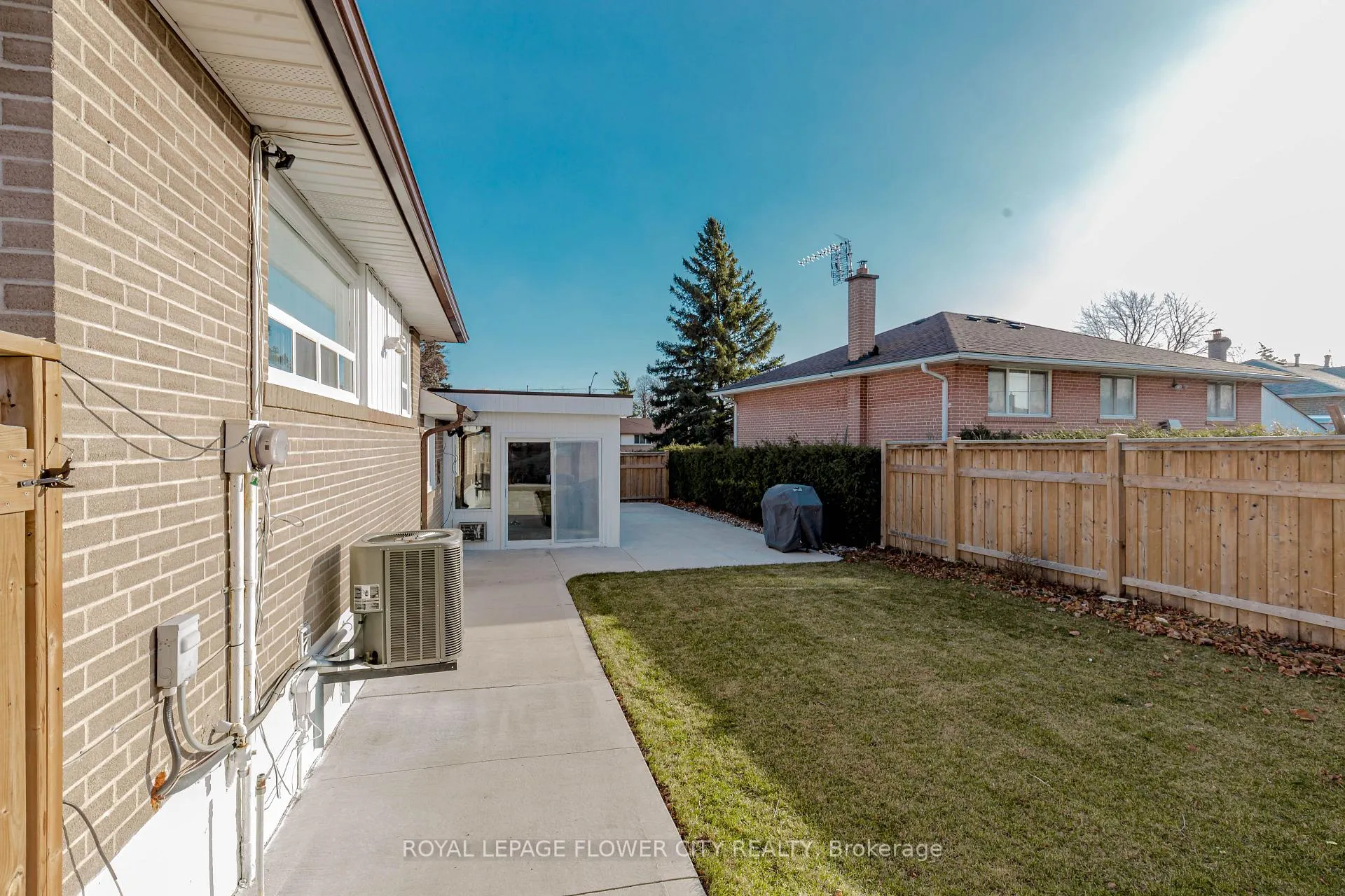 Photo 41 of 2 Alexandria Crescent, Brampton, Avondale — HOMEH