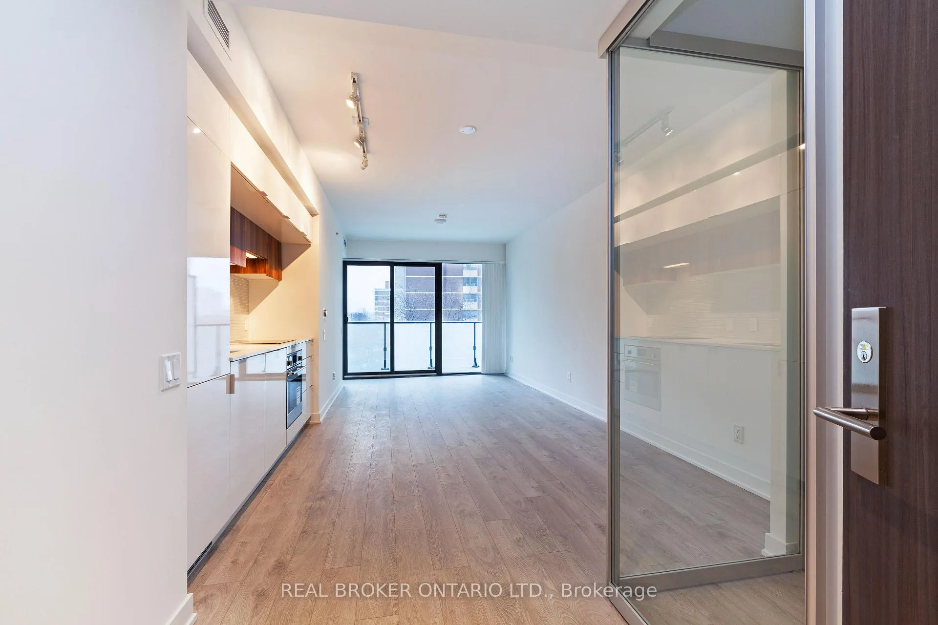 Photo 4 of Unit 304, 185 Roehampton Avenue, Toronto, Mount Pleasant West — HOMEH