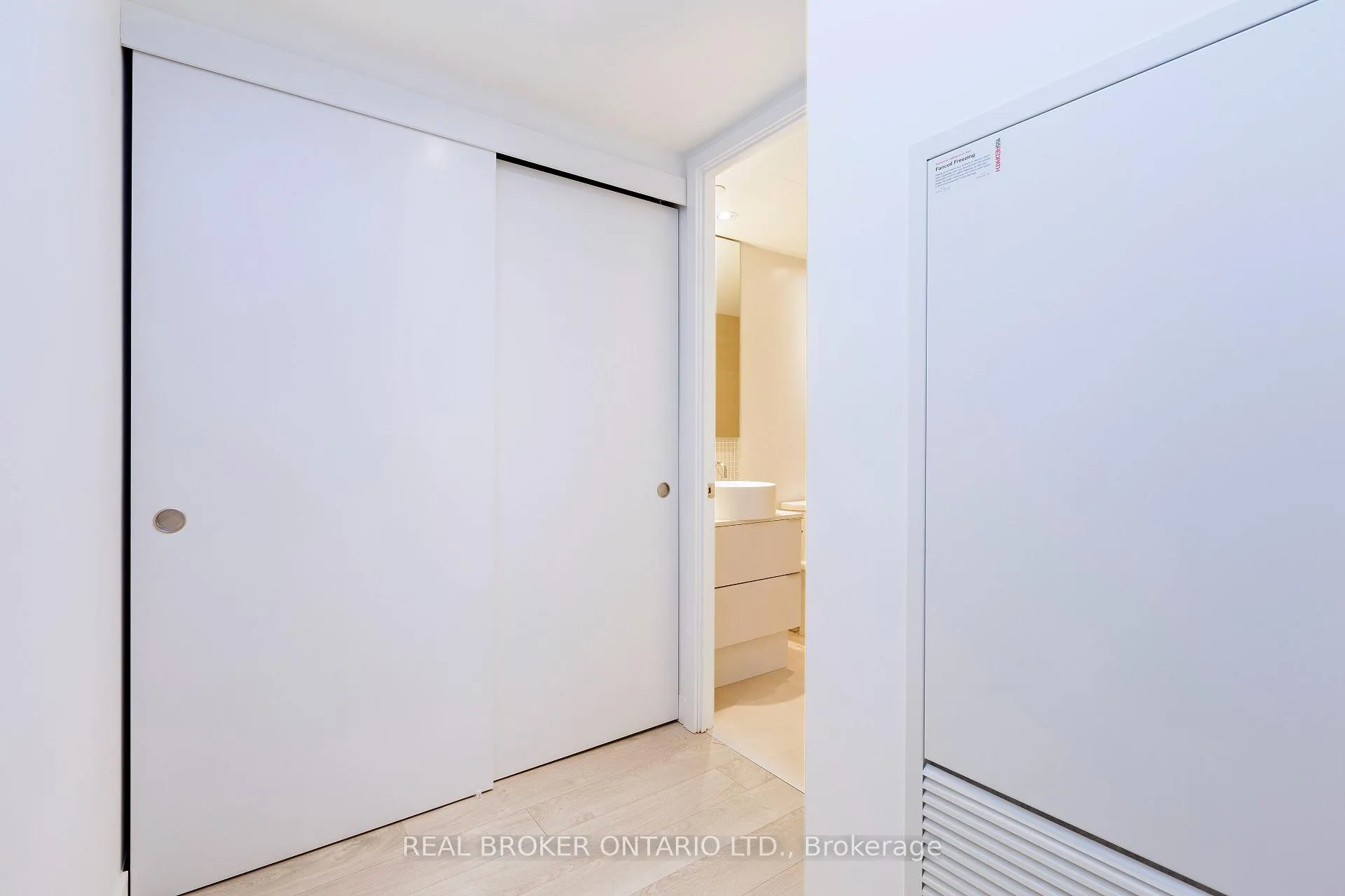 Photo 5 of Unit 304, 185 Roehampton Avenue, Toronto, Mount Pleasant West — HOMEH