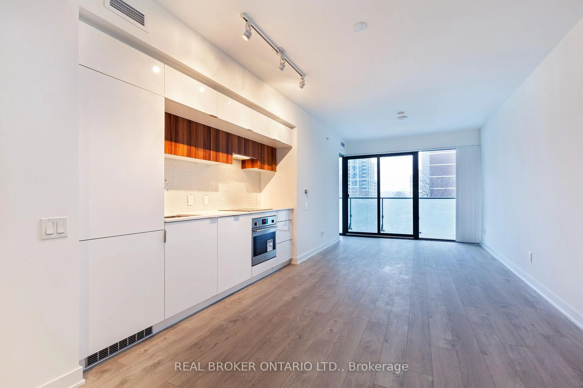 Photo 6 of Unit 304, 185 Roehampton Avenue, Toronto, Mount Pleasant West — HOMEH