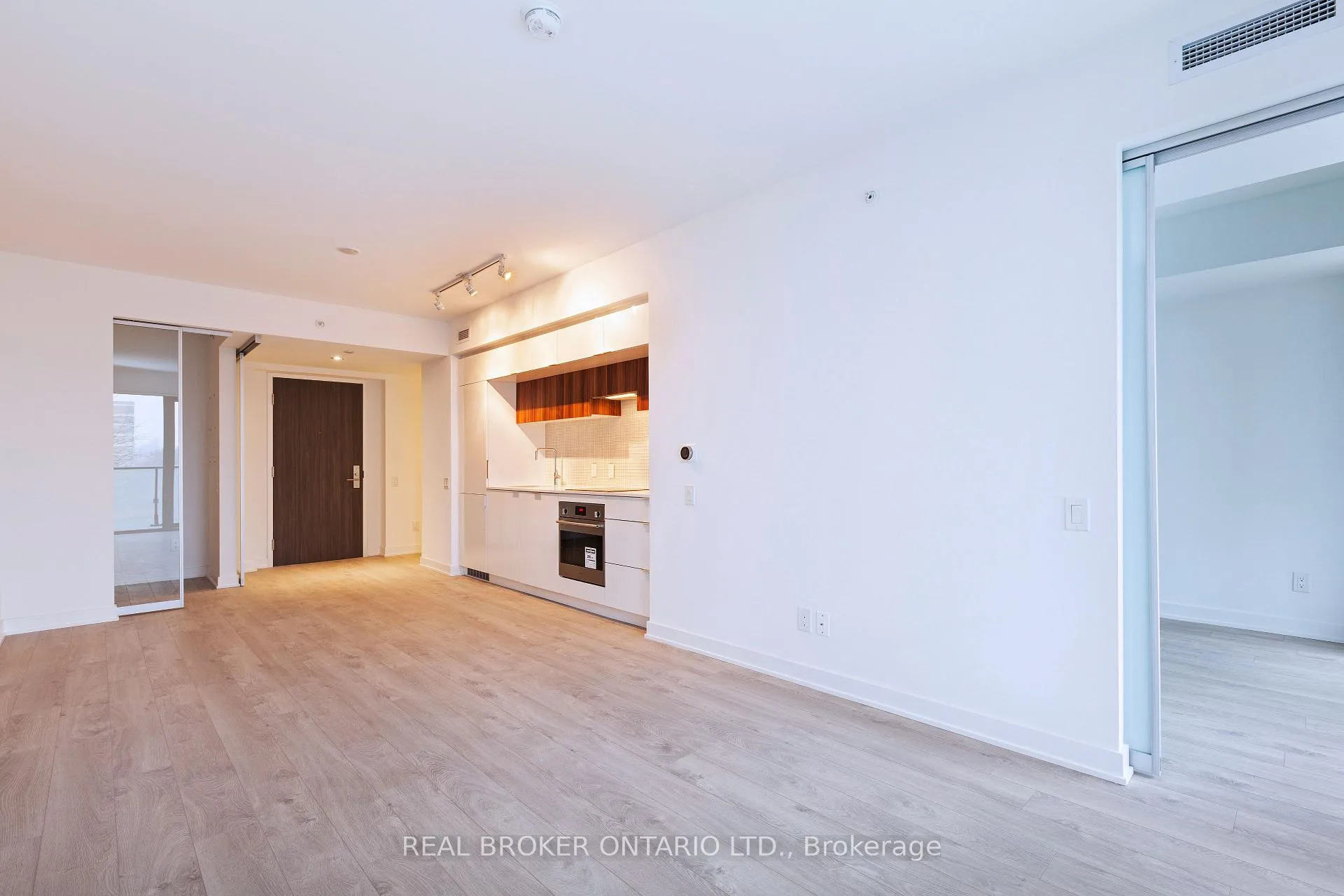 Photo 7 of Unit 304, 185 Roehampton Avenue, Toronto, Mount Pleasant West — HOMEH