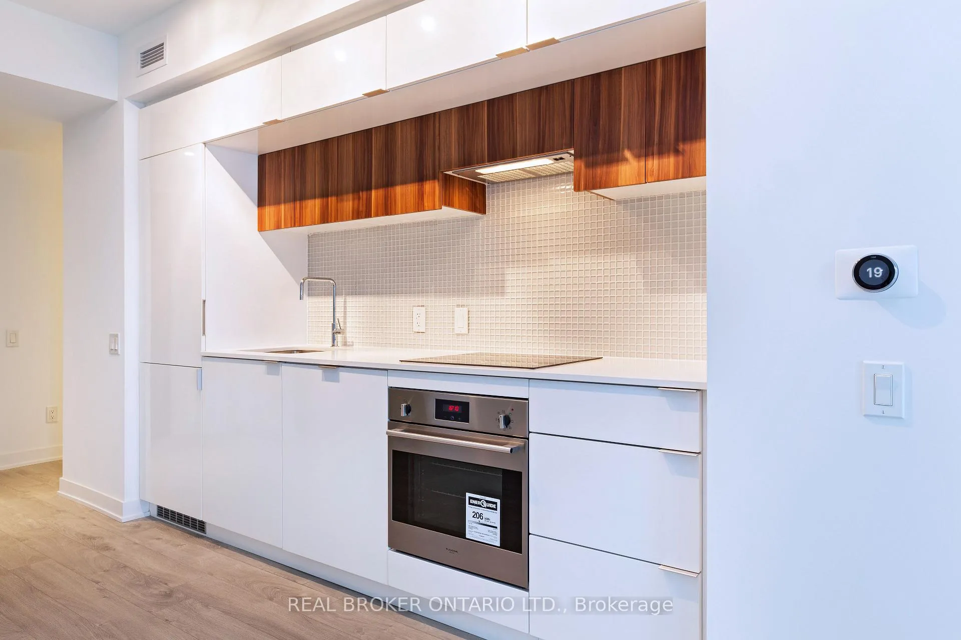 Photo 9 of Unit 304, 185 Roehampton Avenue, Toronto, Mount Pleasant West — HOMEH