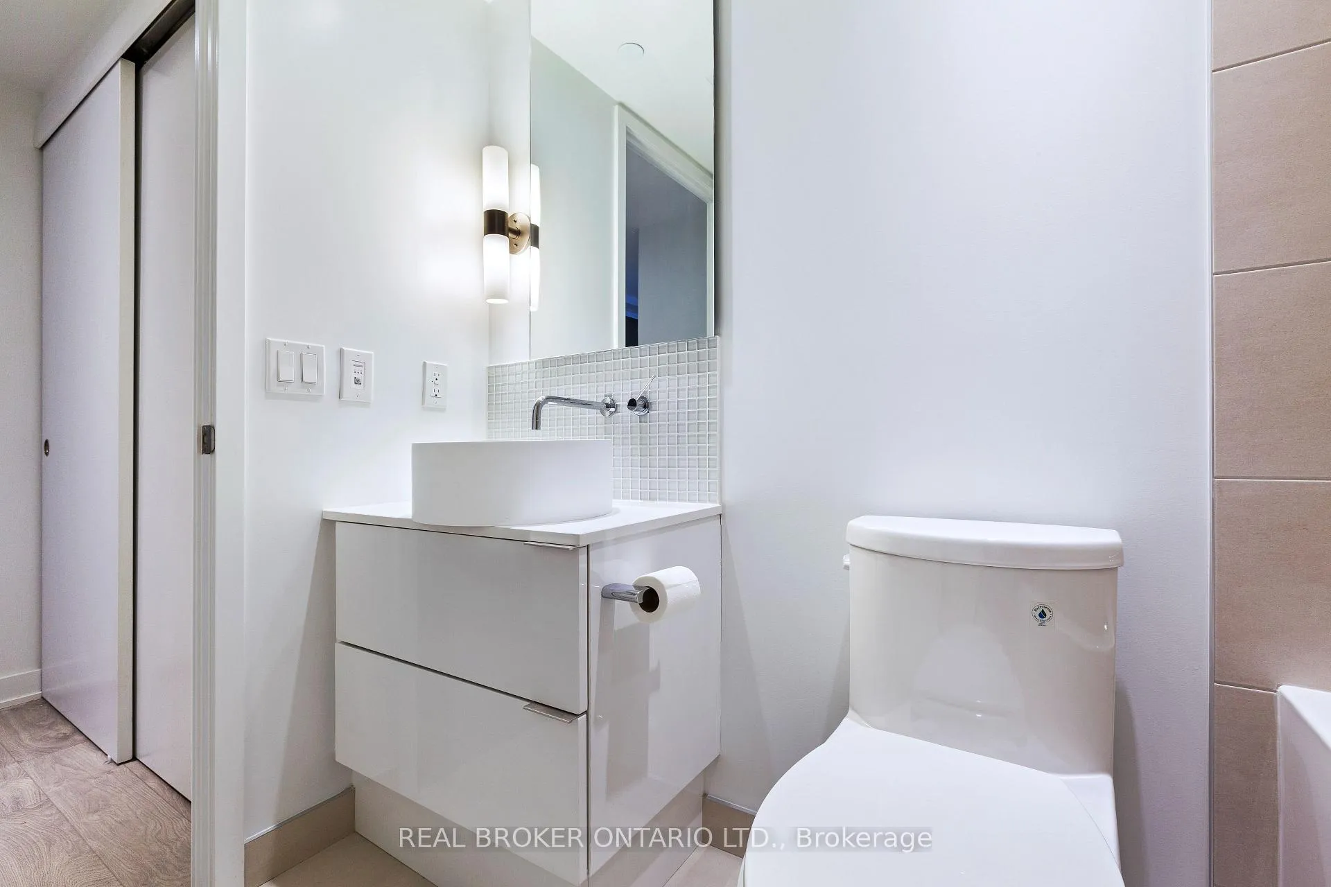 Photo 17 of Unit 304, 185 Roehampton Avenue, Toronto, Mount Pleasant West — HOMEH