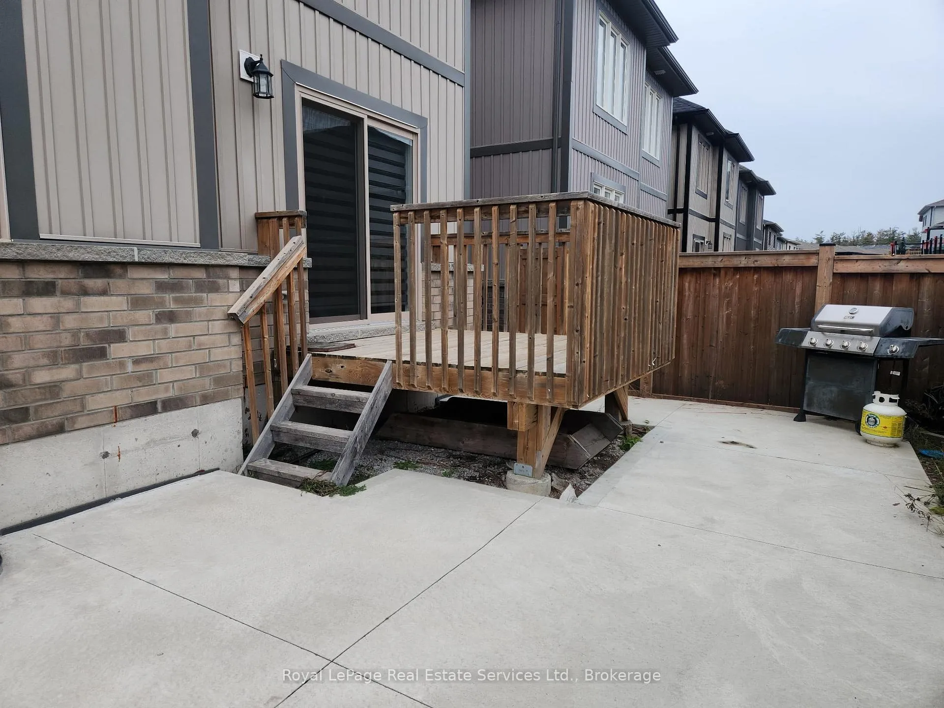 Photo 5 of 74 Alaskan Heights, Barrie, Rural Barrie Southwest — HOMEH