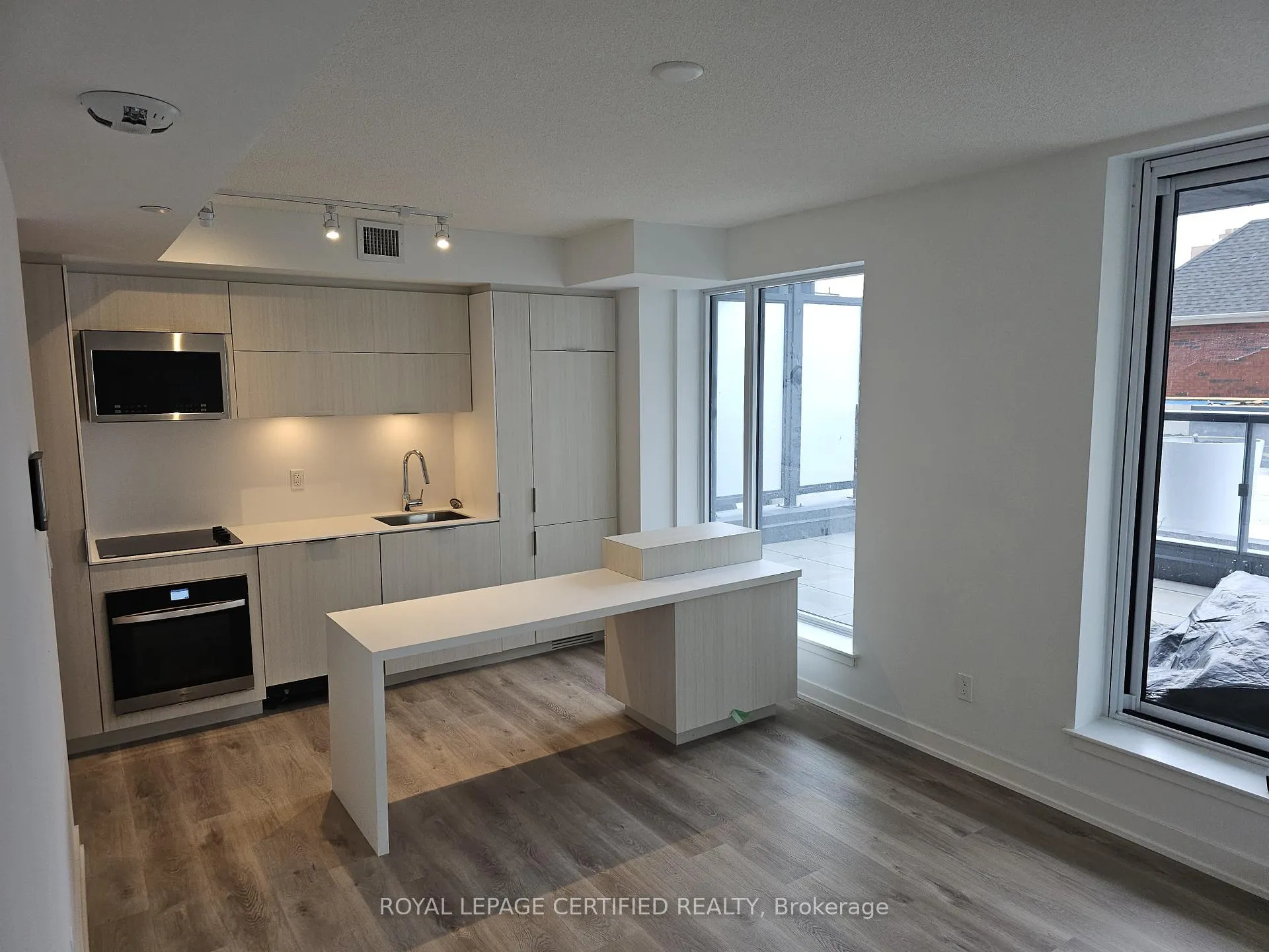 Photo 9 of Unit 202, 370 Martha Street E, Burlington, Brant — HOMEH