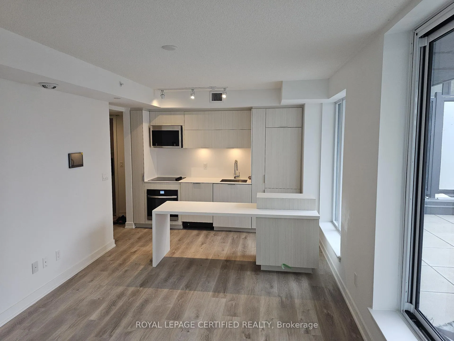 Photo 11 of Unit 202, 370 Martha Street E, Burlington, Brant — HOMEH