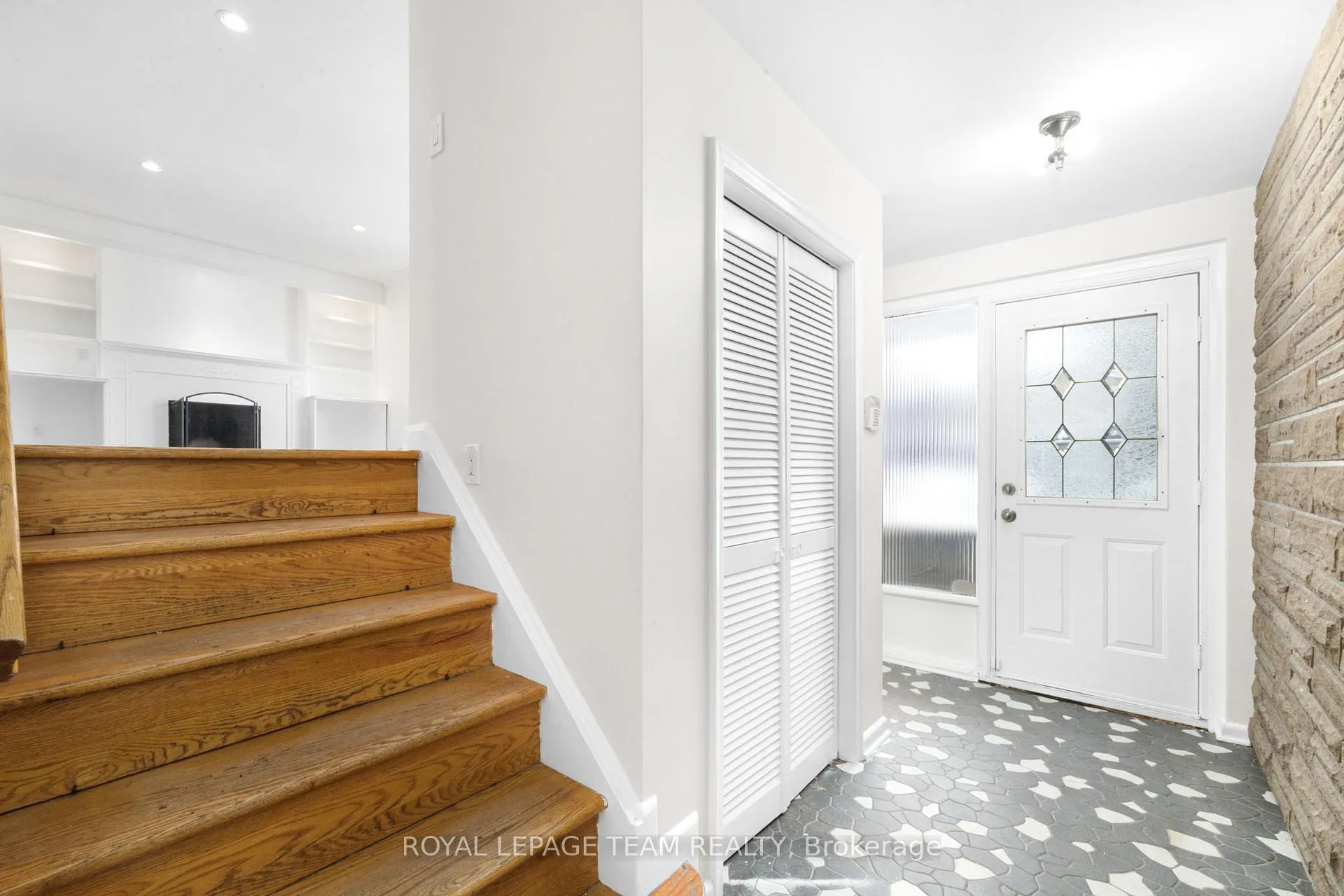 Photo 6 of 2358 Malone Crescent, Ottawa, Queensway Terrace South/Ridgeview — HOMEH