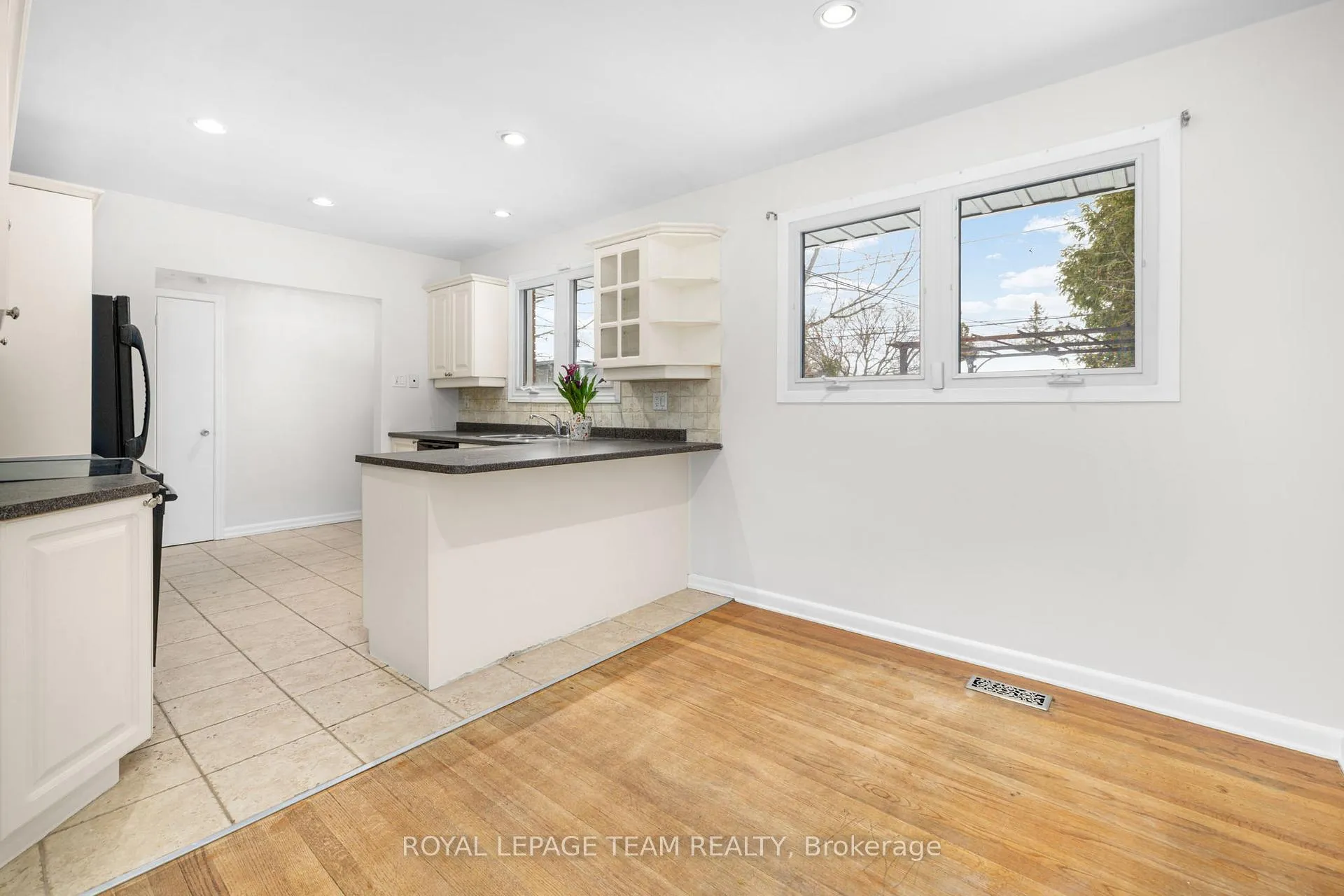 Photo 18 of 2358 Malone Crescent, Ottawa, Queensway Terrace South/Ridgeview — HOMEH