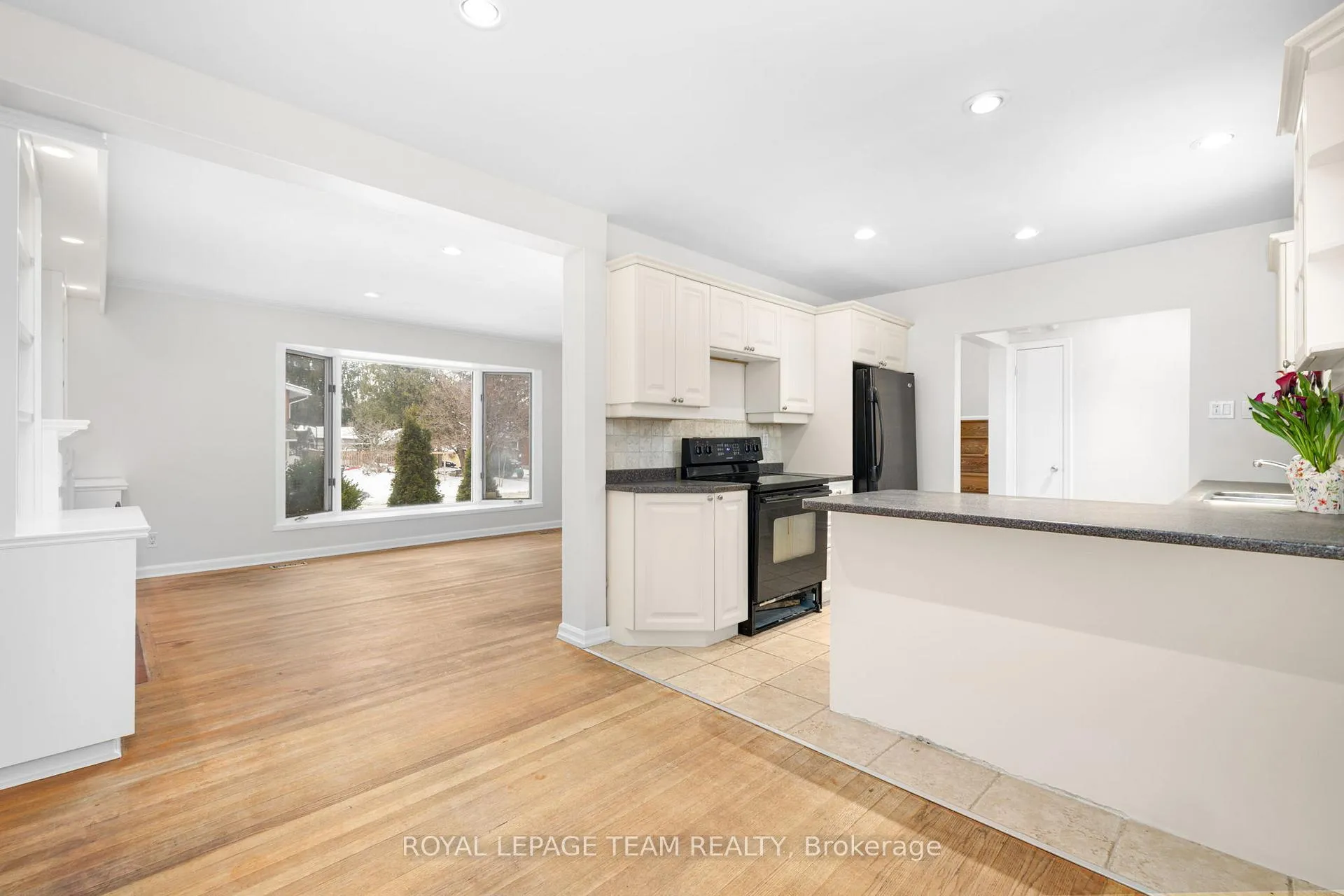 Photo 19 of 2358 Malone Crescent, Ottawa, Queensway Terrace South/Ridgeview — HOMEH
