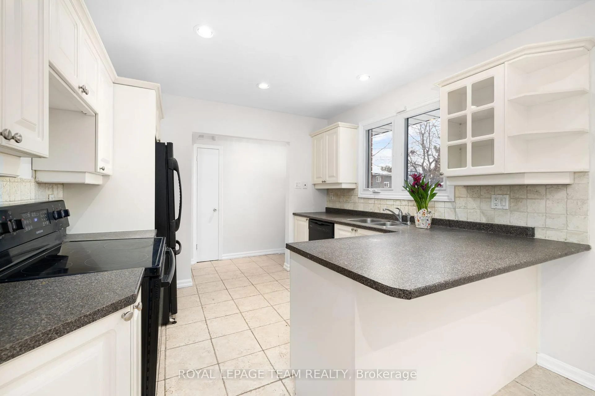 Photo 20 of 2358 Malone Crescent, Ottawa, Queensway Terrace South/Ridgeview — HOMEH