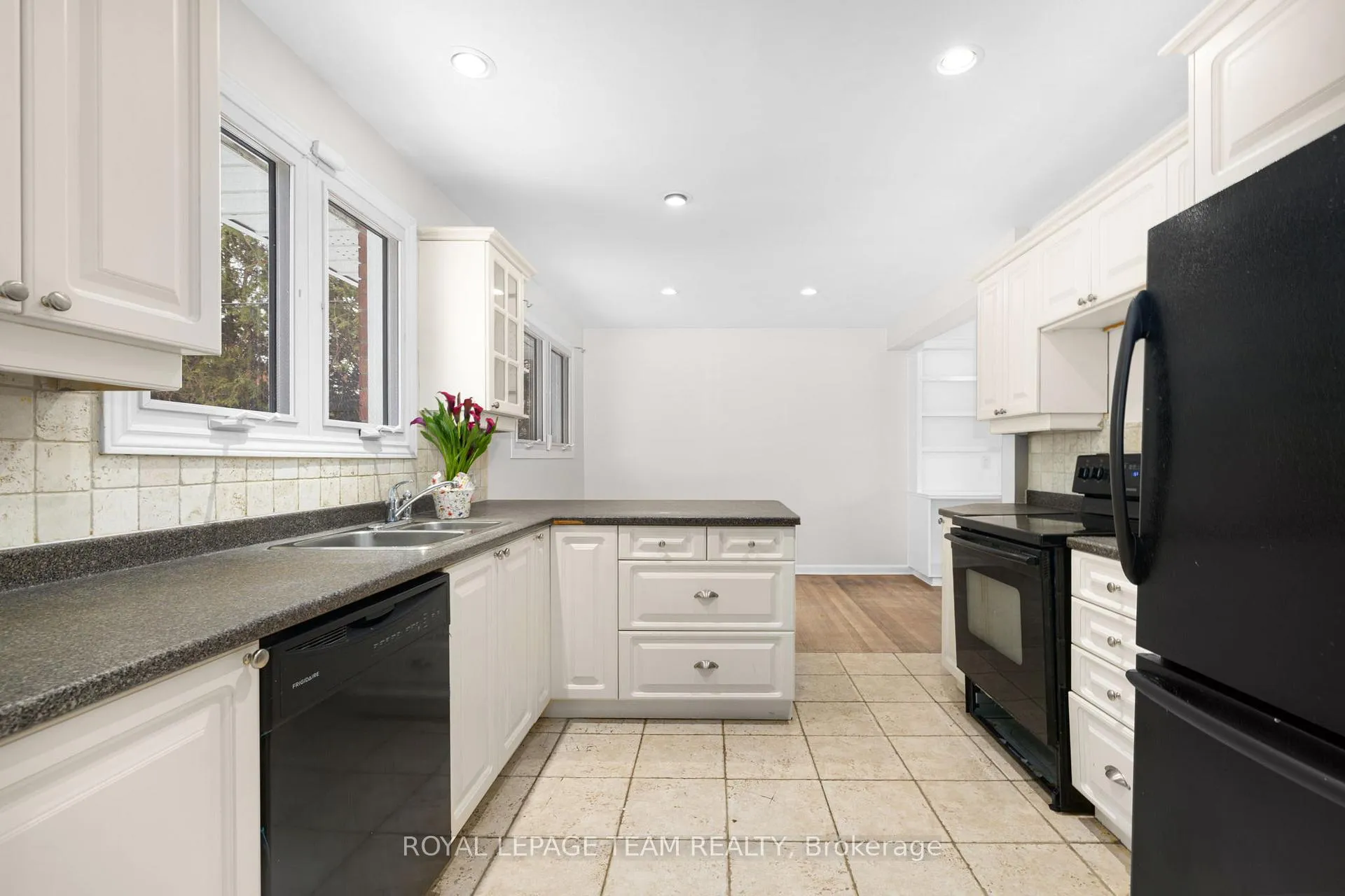 Photo 21 of 2358 Malone Crescent, Ottawa, Queensway Terrace South/Ridgeview — HOMEH