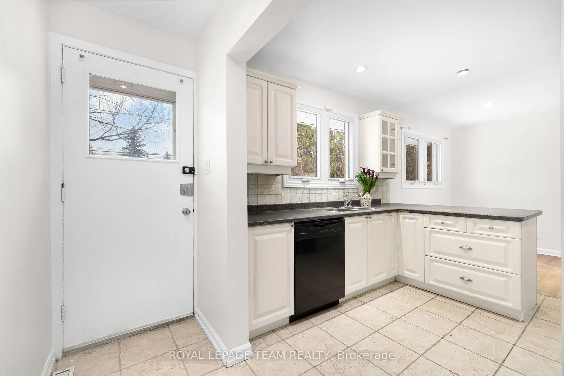 Photo 22 of 2358 Malone Crescent, Ottawa, Queensway Terrace South/Ridgeview — HOMEH