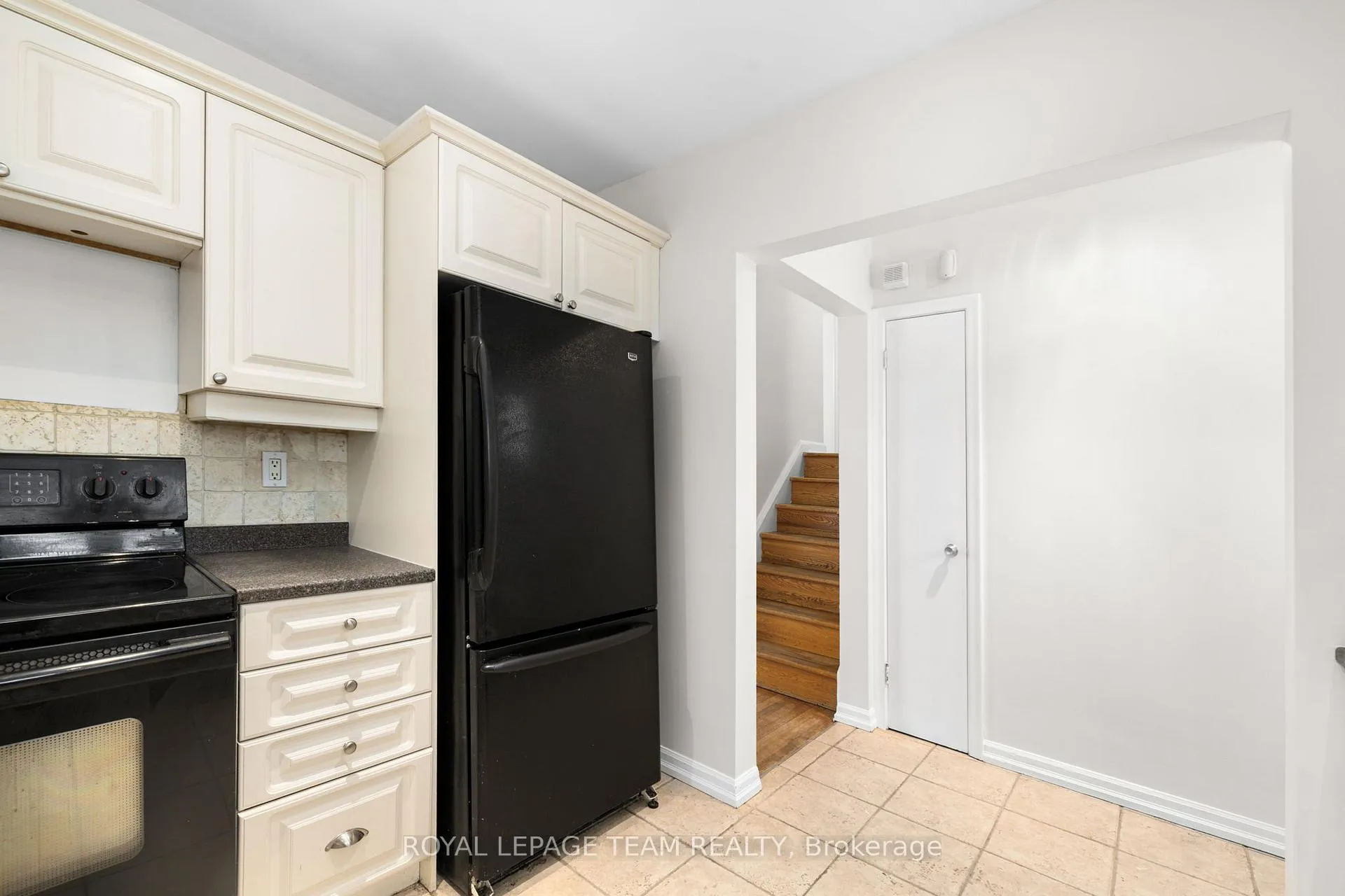 Photo 23 of 2358 Malone Crescent, Ottawa, Queensway Terrace South/Ridgeview — HOMEH