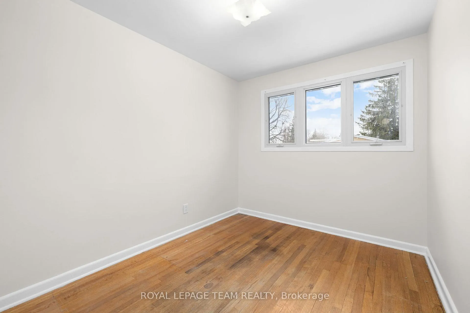 Photo 29 of 2358 Malone Crescent, Ottawa, Queensway Terrace South/Ridgeview — HOMEH