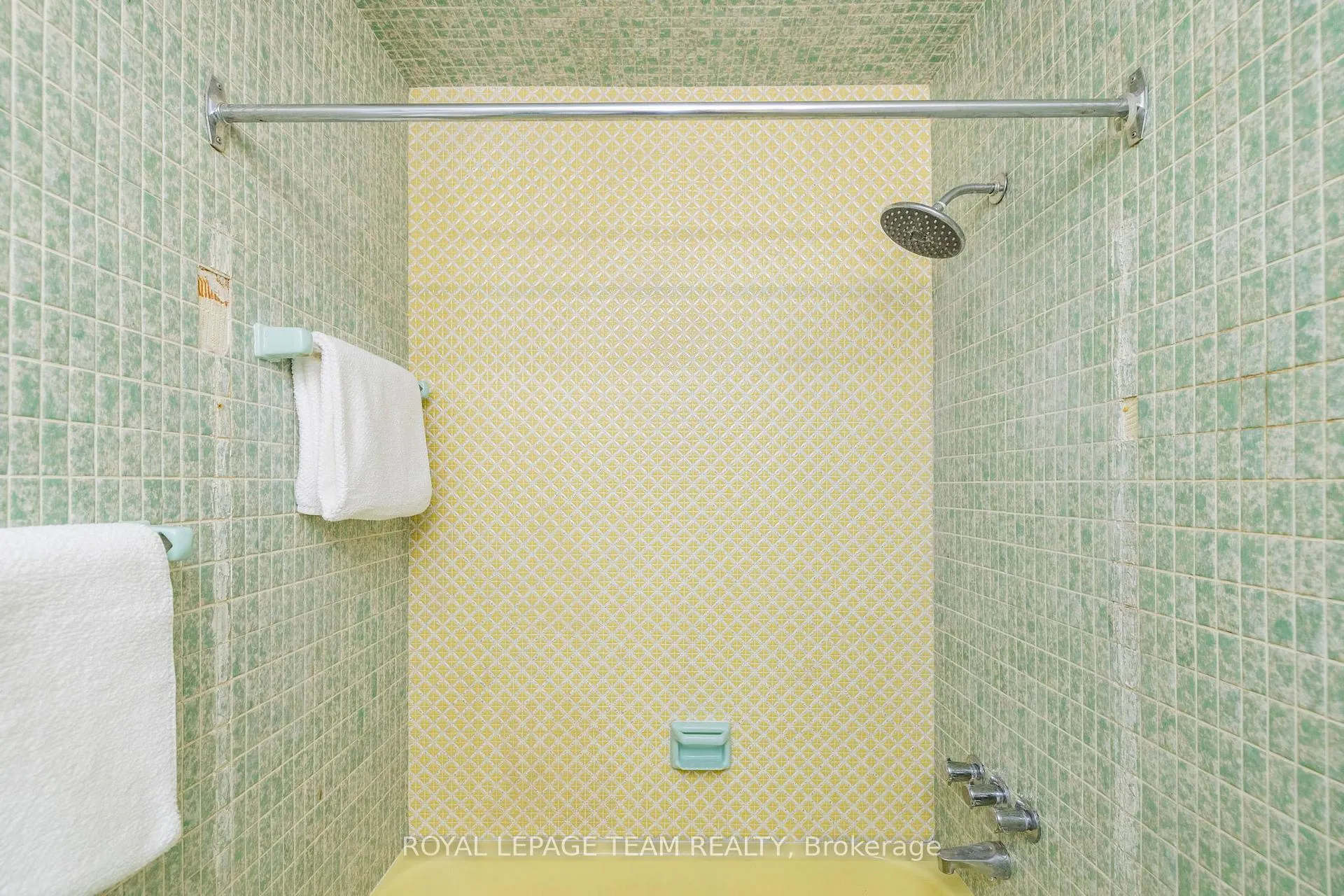 Photo 32 of 2358 Malone Crescent, Ottawa, Queensway Terrace South/Ridgeview — HOMEH