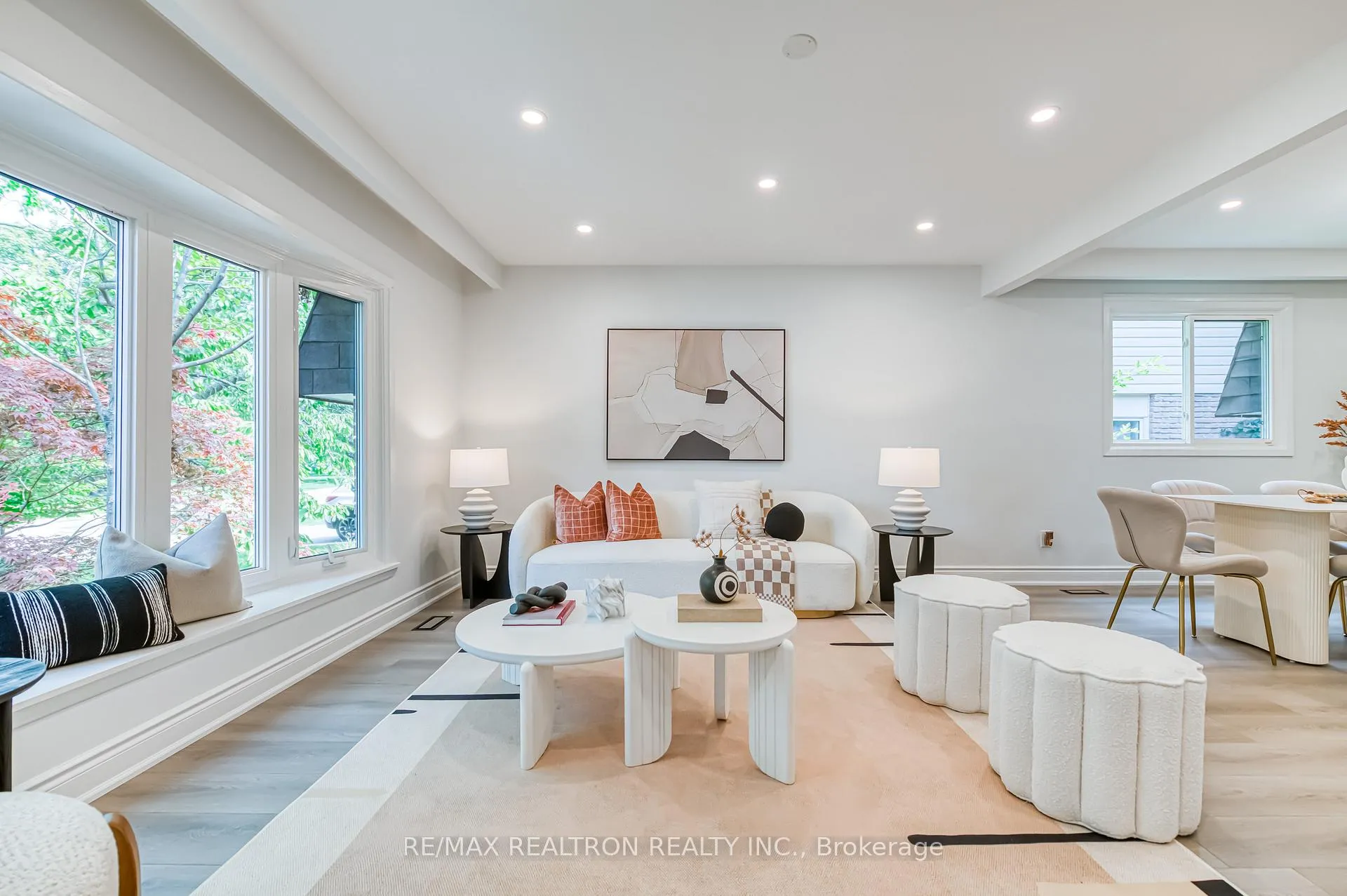 Photo 2 of 39 Ferrah Street, Markham, Unionville — HOMEH