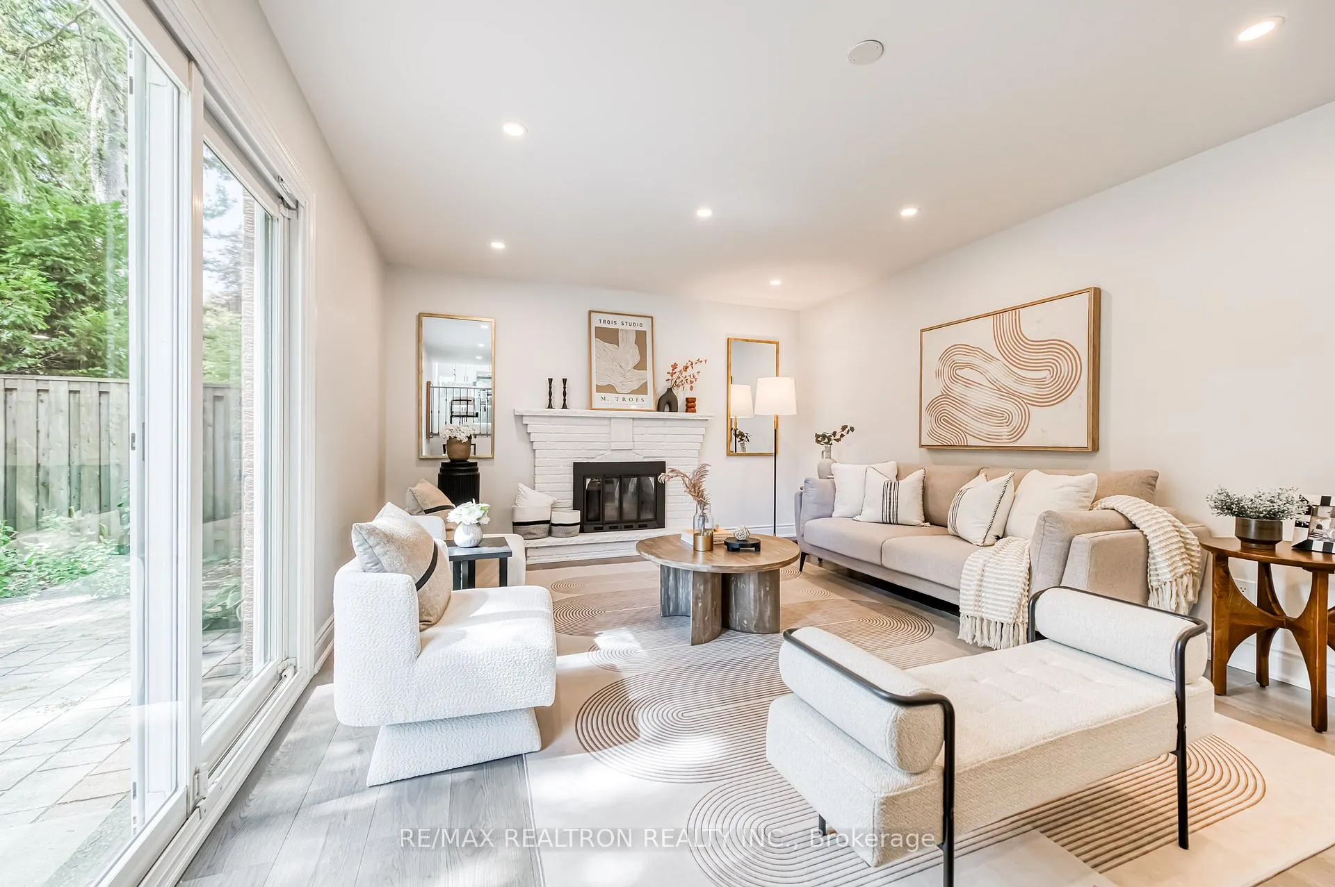 Photo 3 of 39 Ferrah Street, Markham, Unionville — HOMEH