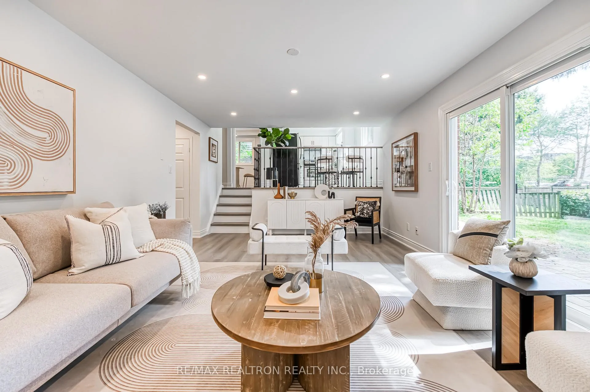 Photo 10 of 39 Ferrah Street, Markham, Unionville — HOMEH